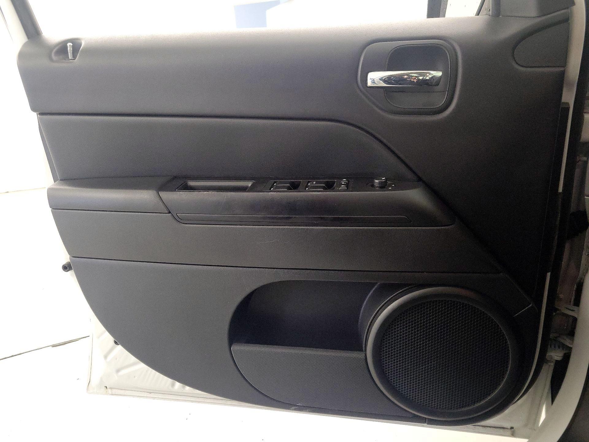 Thumbnail: 2016 Jeep Patriot - 12