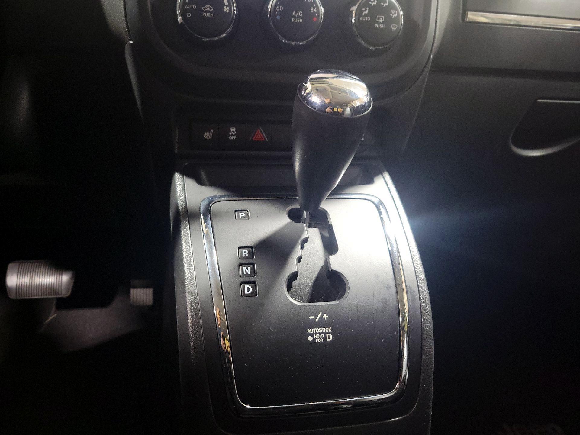 Thumbnail: 2016 Jeep Patriot - 15