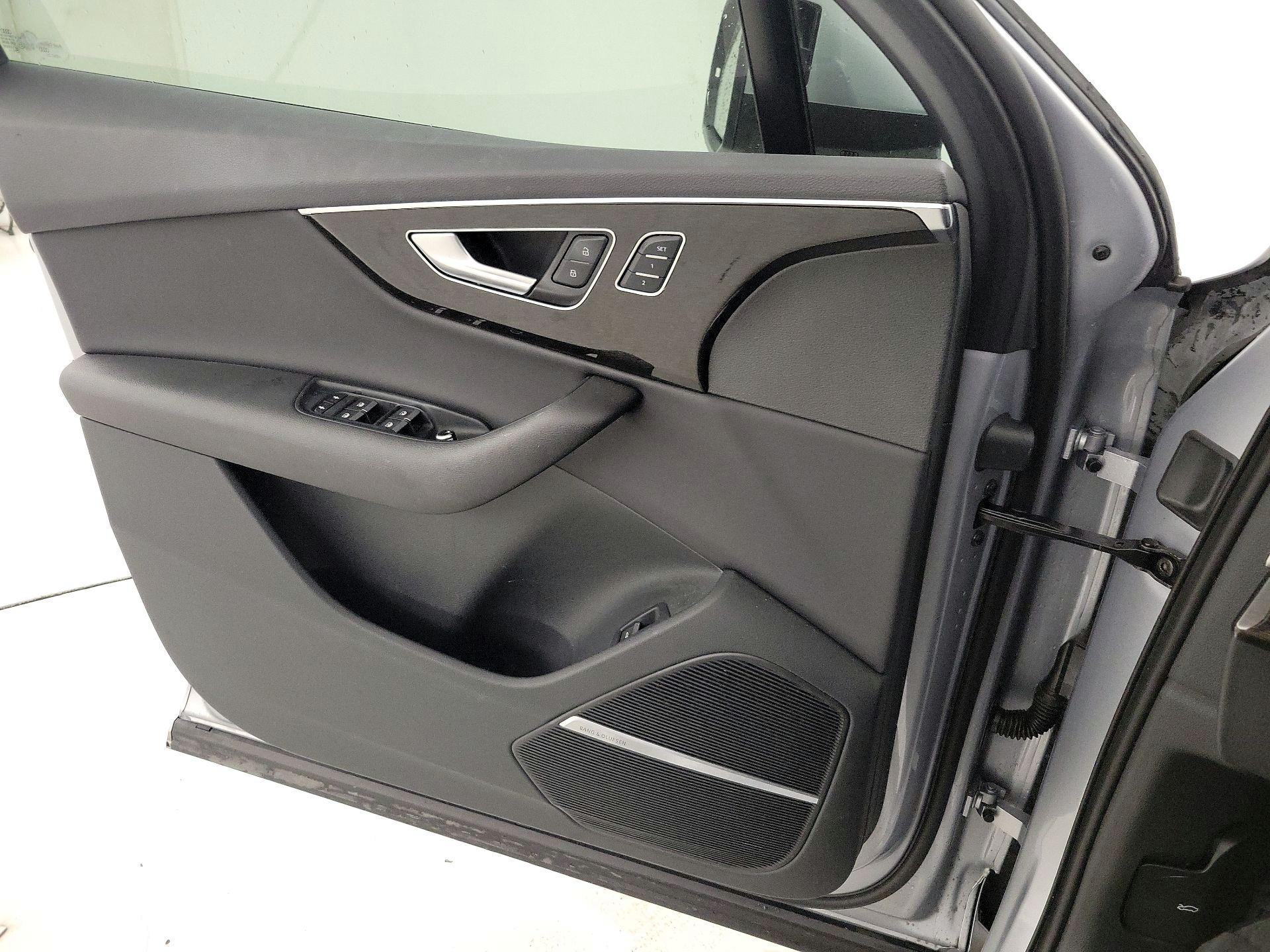 Thumbnail: 2021 Audi Q7 - 12