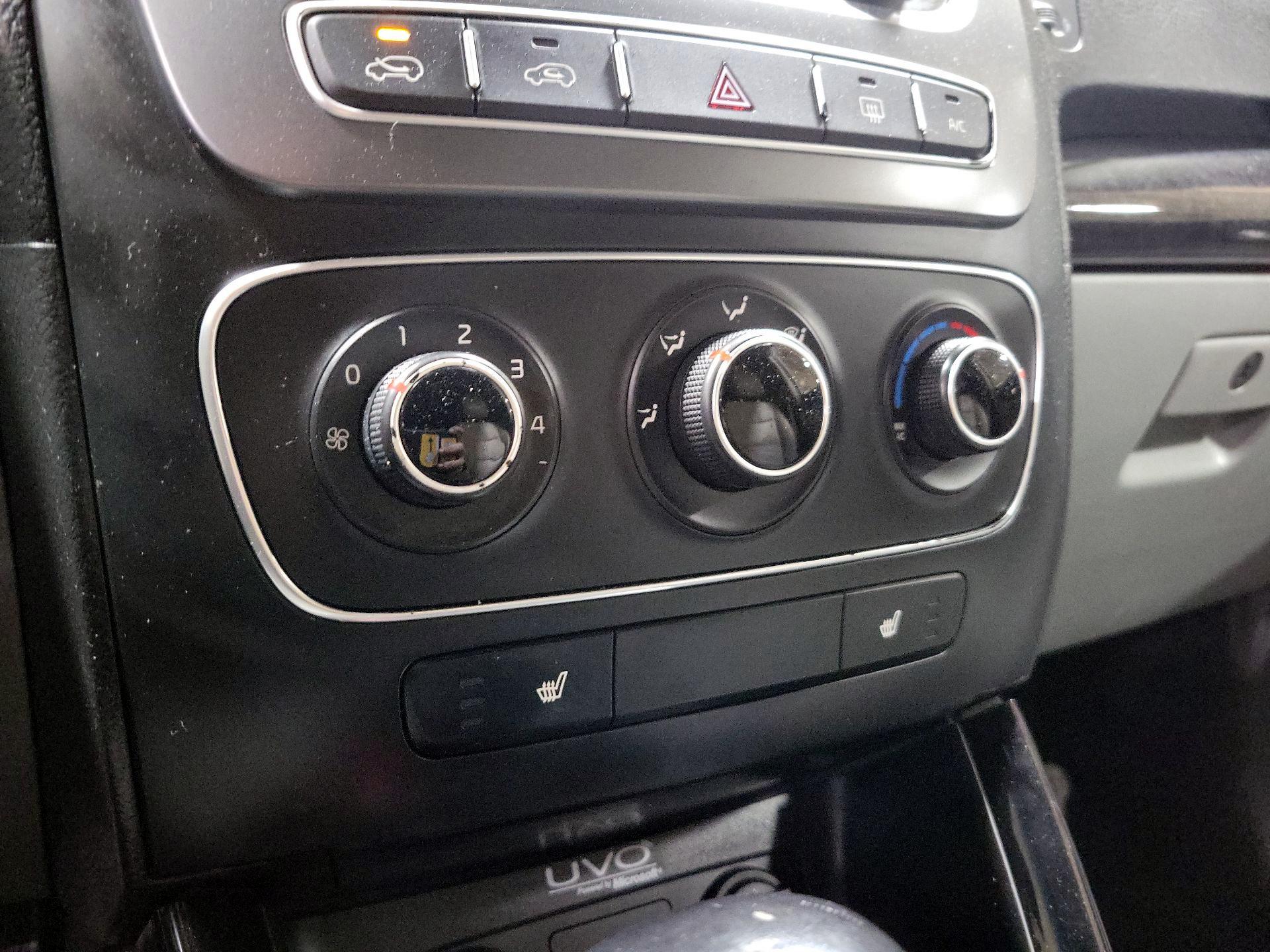 Thumbnail: 2015 Kia Sorento - 16