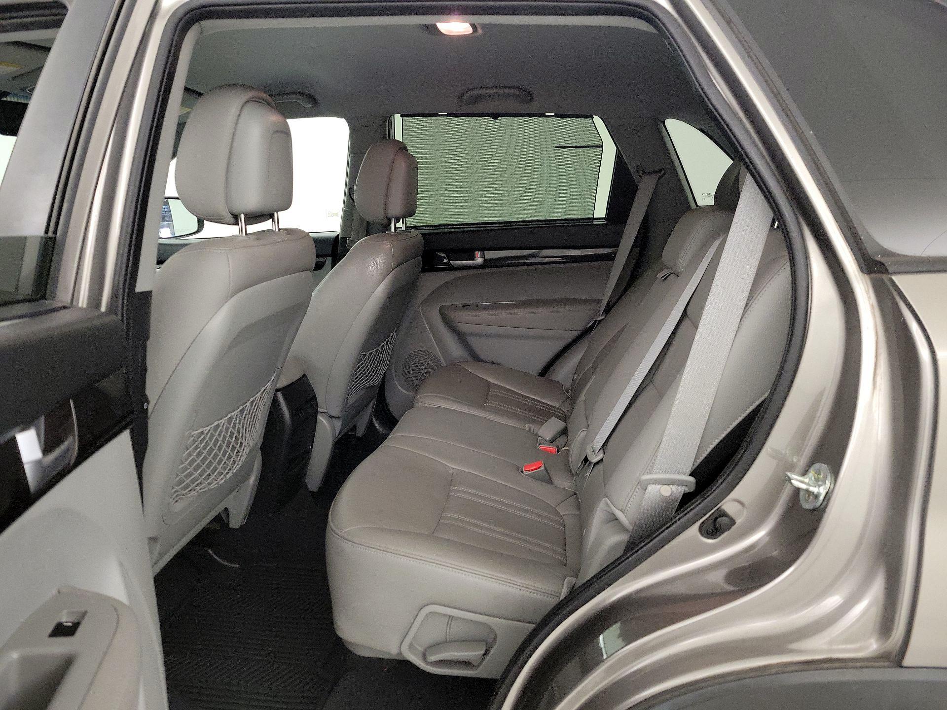 Thumbnail: 2015 Kia Sorento - 18