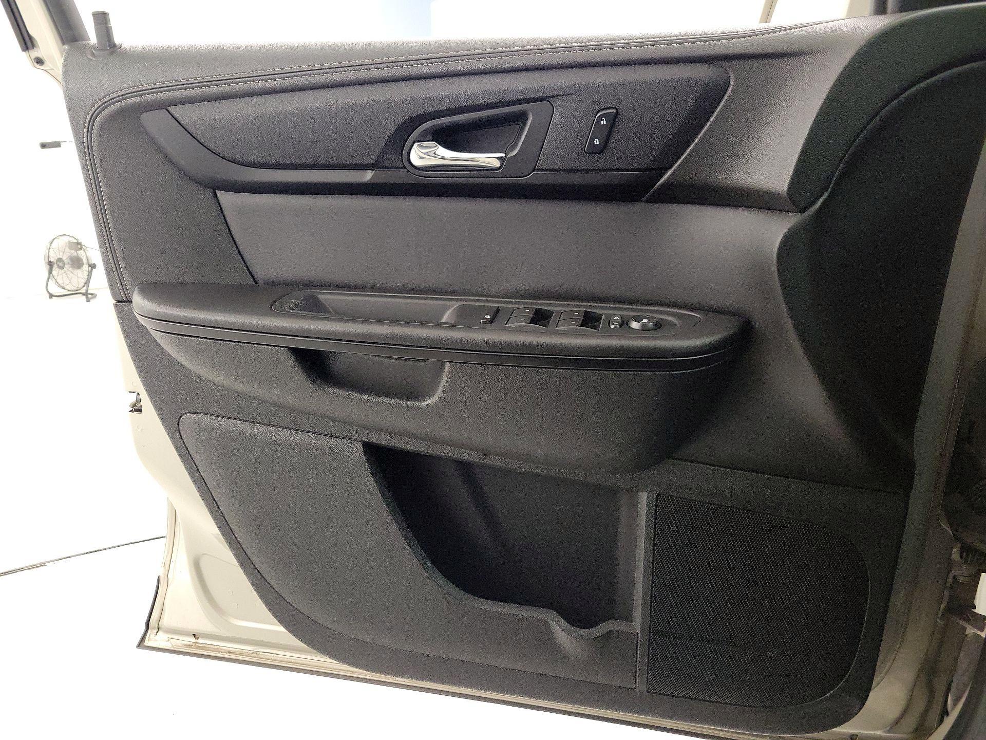 Thumbnail: 2015 Chevrolet Traverse - 12