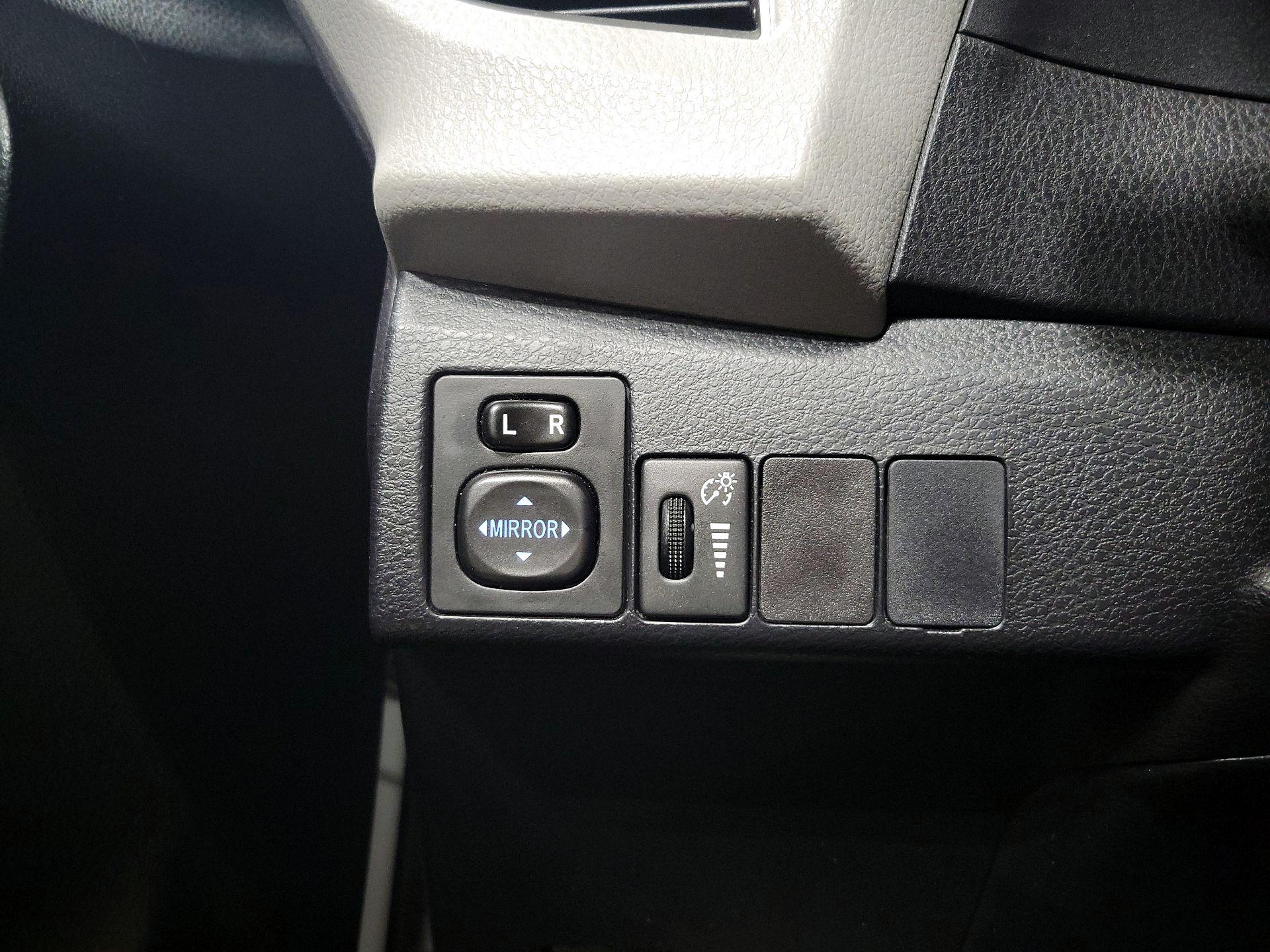 Thumbnail: 2015 Toyota Corolla - 13