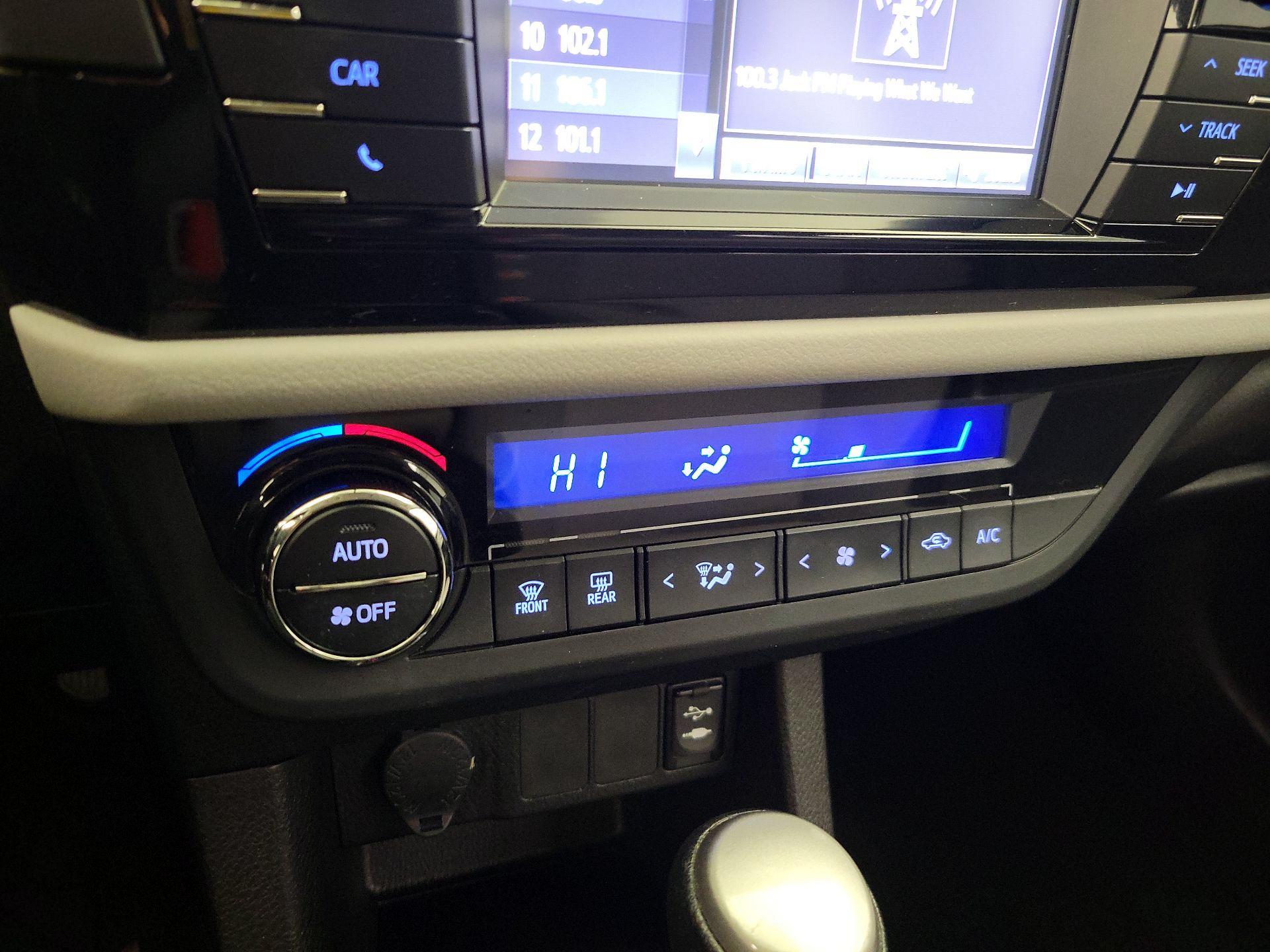 Thumbnail: 2015 Toyota Corolla - 16