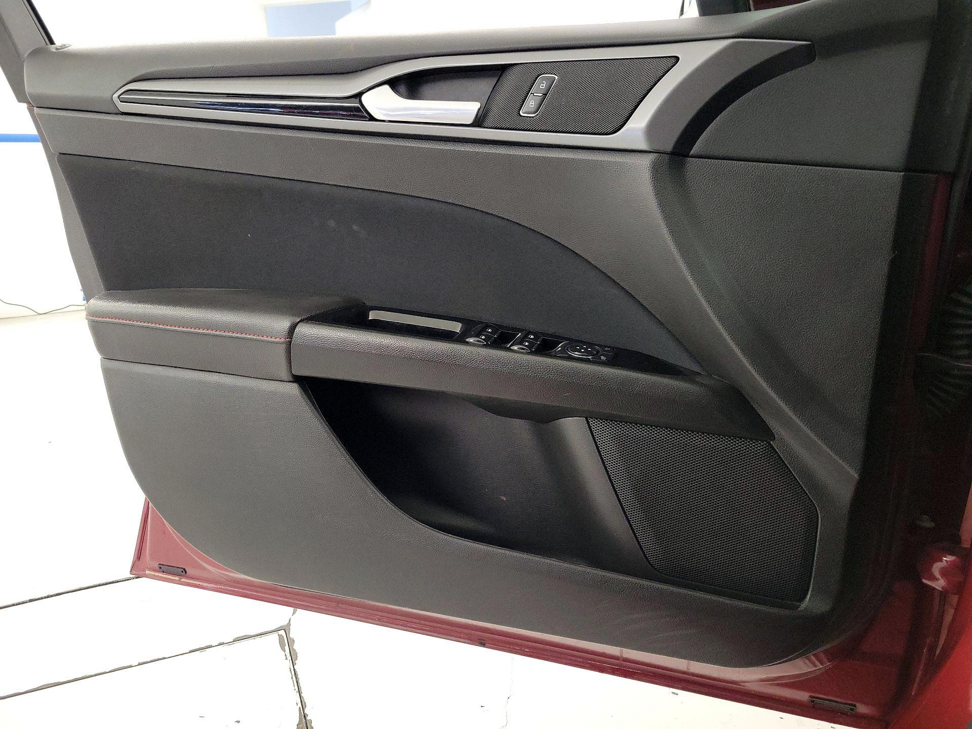 Thumbnail: 2016 Ford Fusion - 12