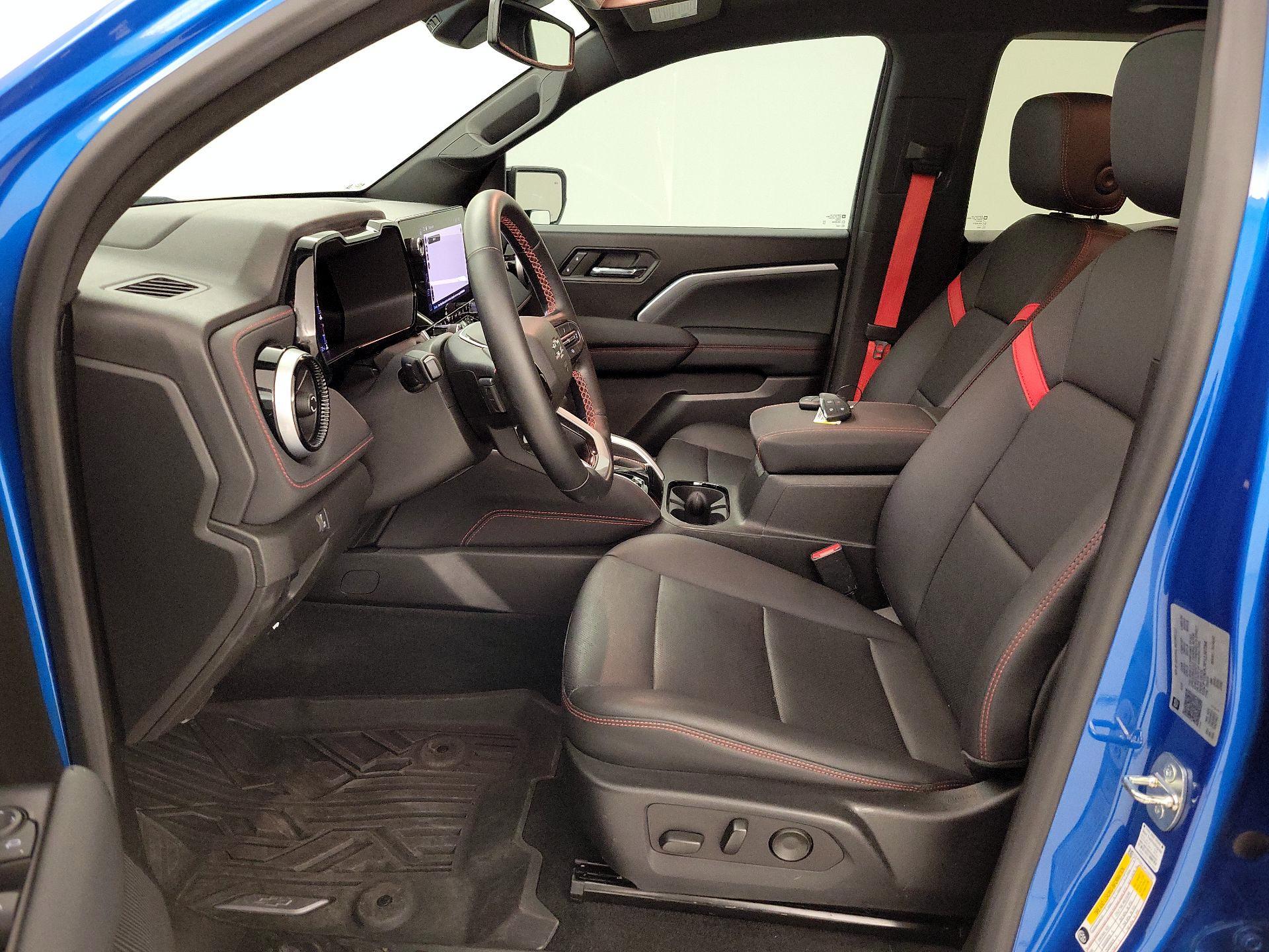 Thumbnail: 2023 Chevrolet Colorado - 11