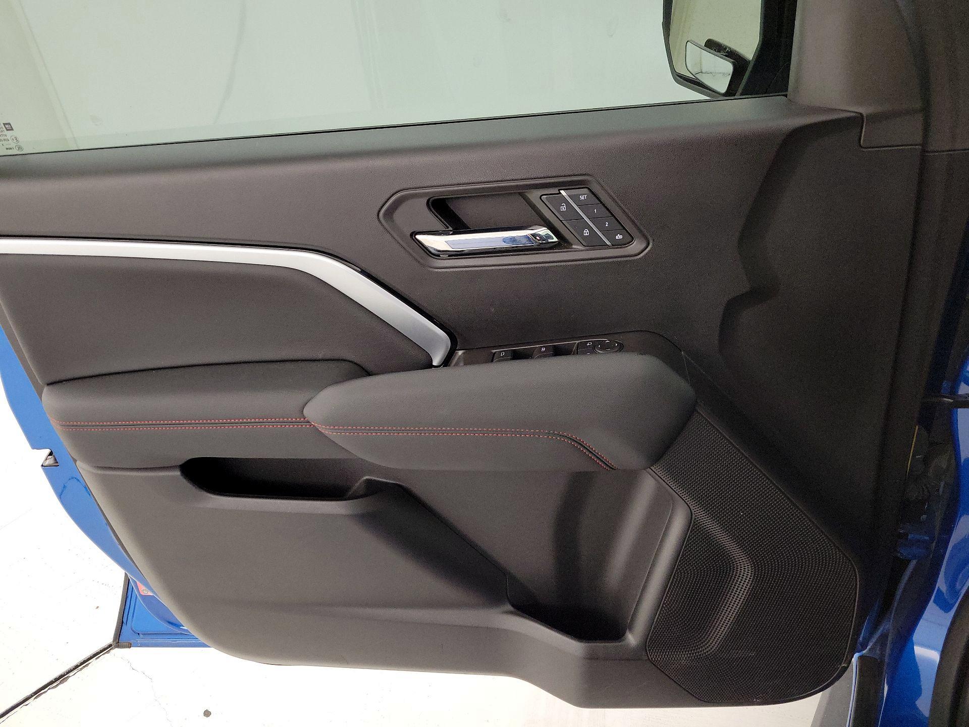 Thumbnail: 2023 Chevrolet Colorado - 12