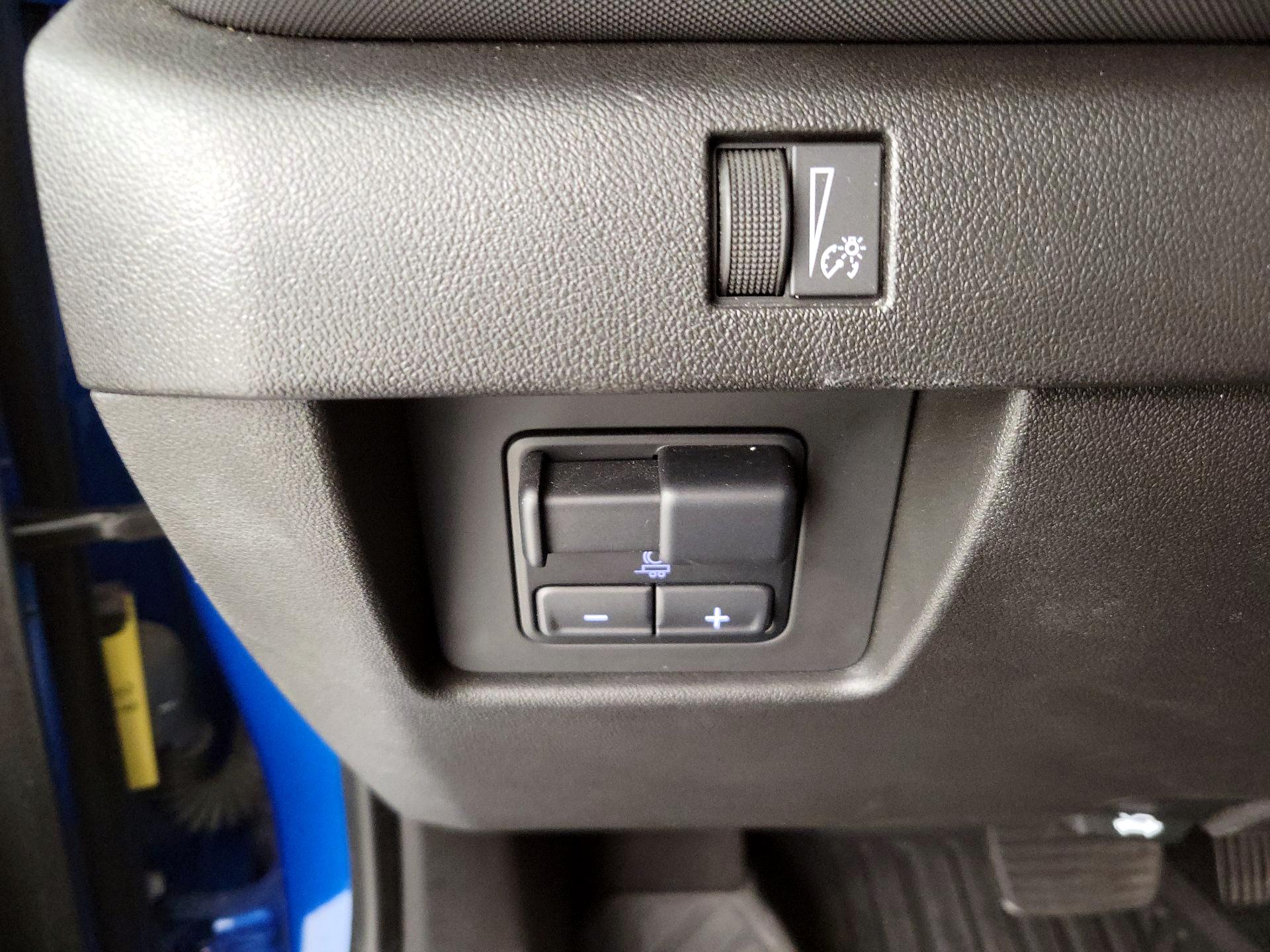 Thumbnail: 2023 Chevrolet Colorado - 13