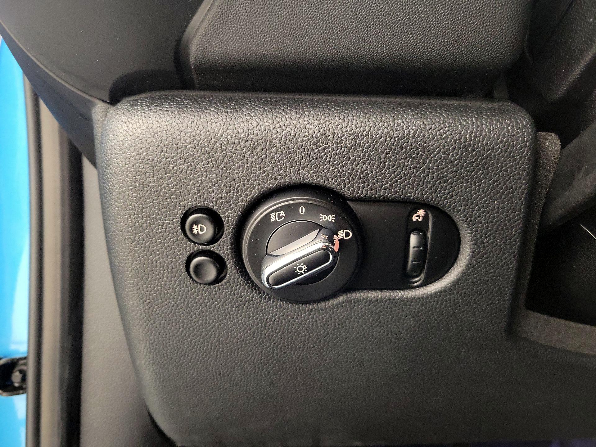 Thumbnail: 2019 MINI Cooper Hardtop - 13