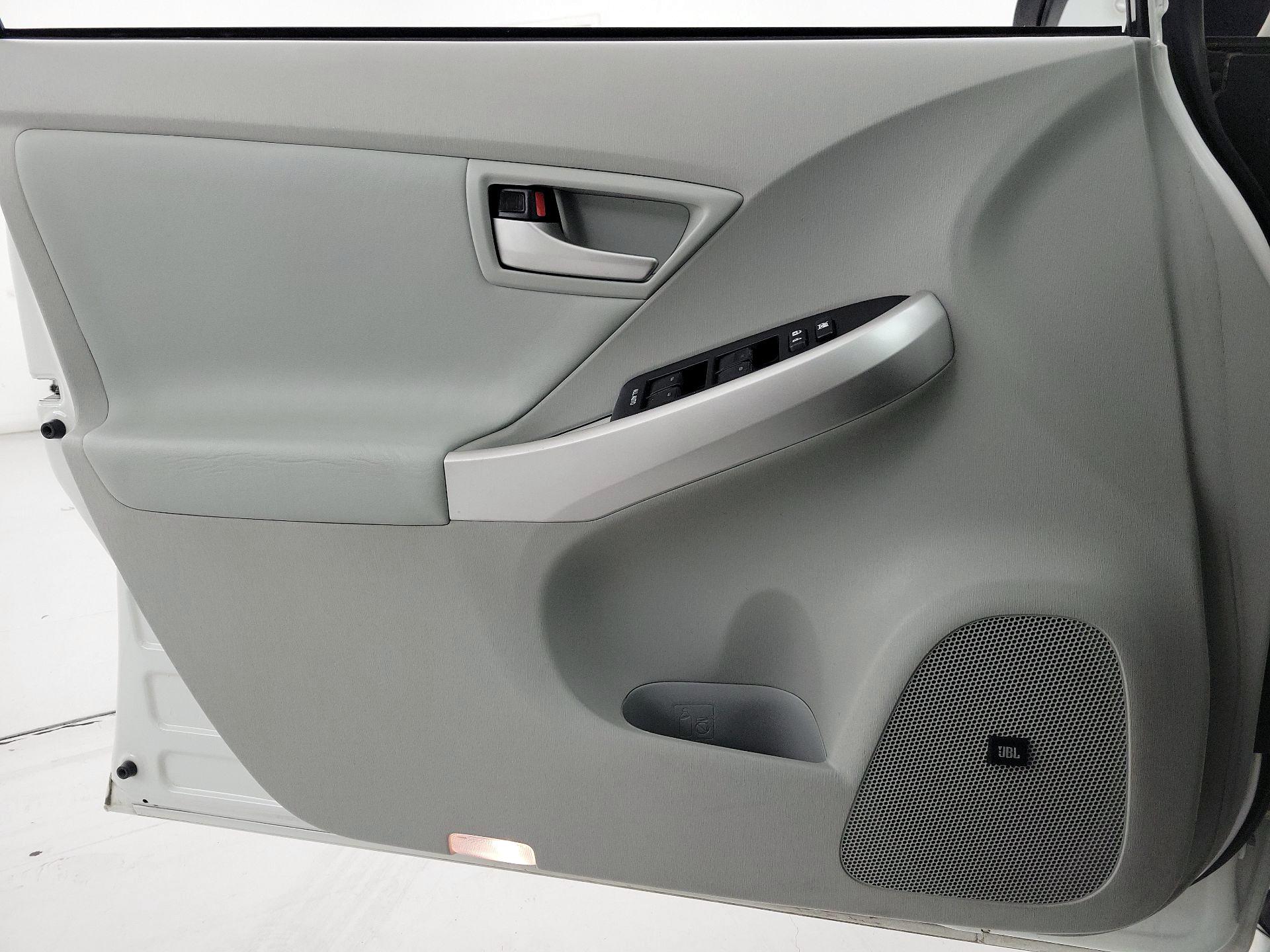 Thumbnail: 2015 Toyota Prius - 12