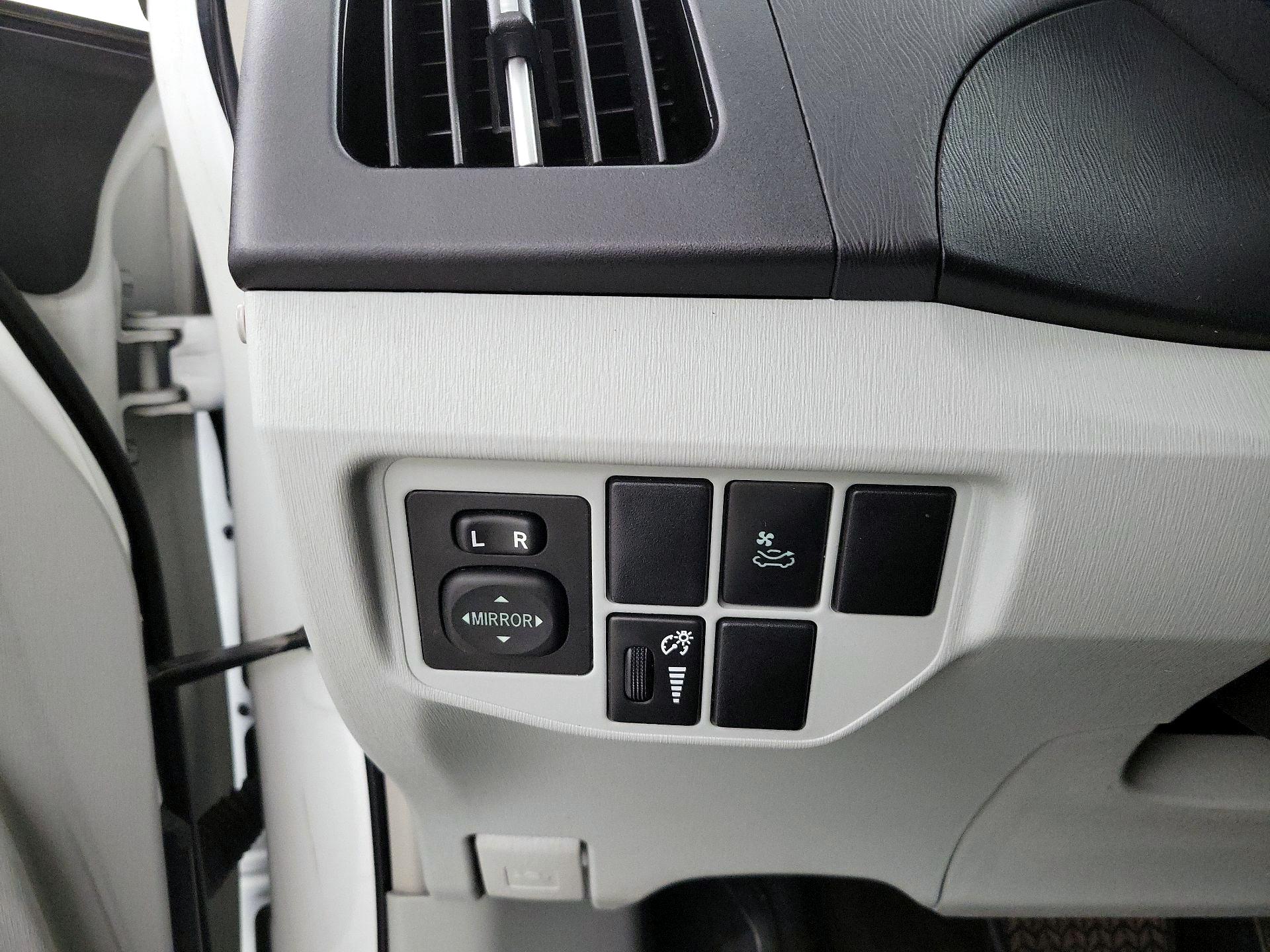 Thumbnail: 2015 Toyota Prius - 13