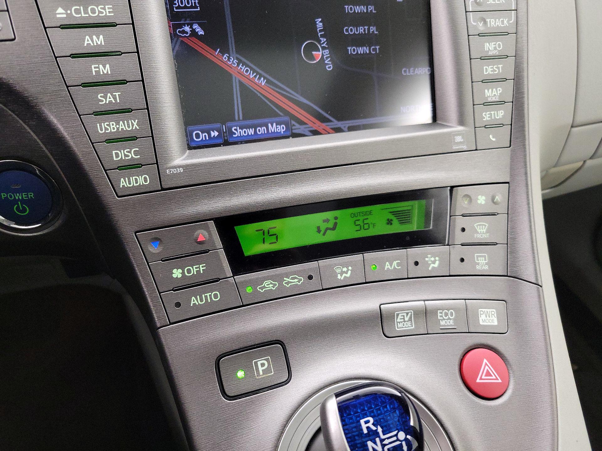 Thumbnail: 2015 Toyota Prius - 17