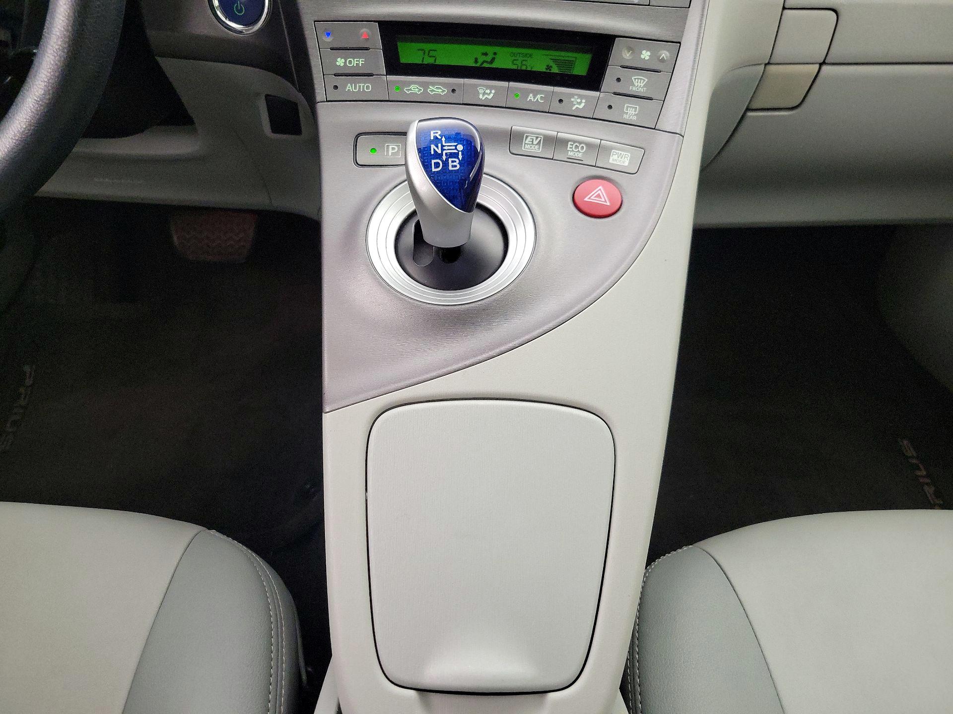 Thumbnail: 2015 Toyota Prius - 18