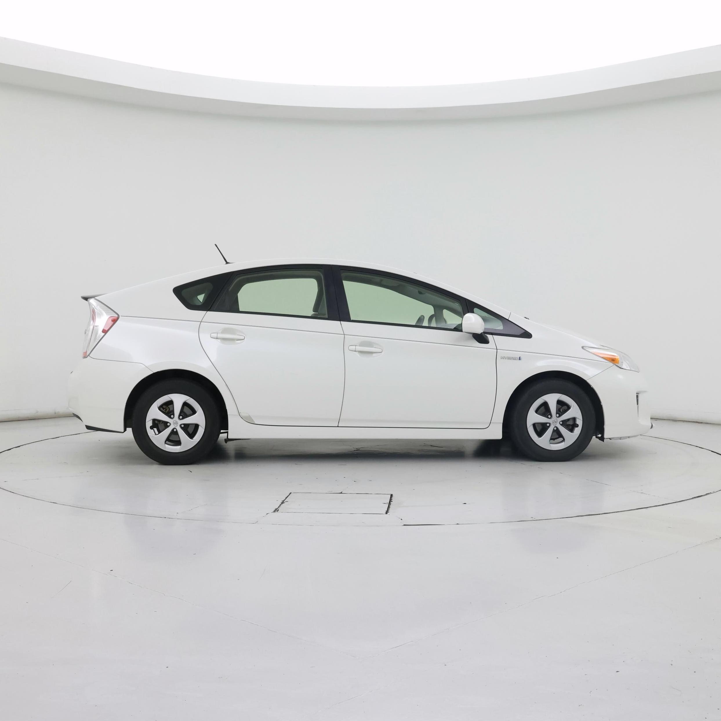 Thumbnail: 2015 Toyota Prius - 7