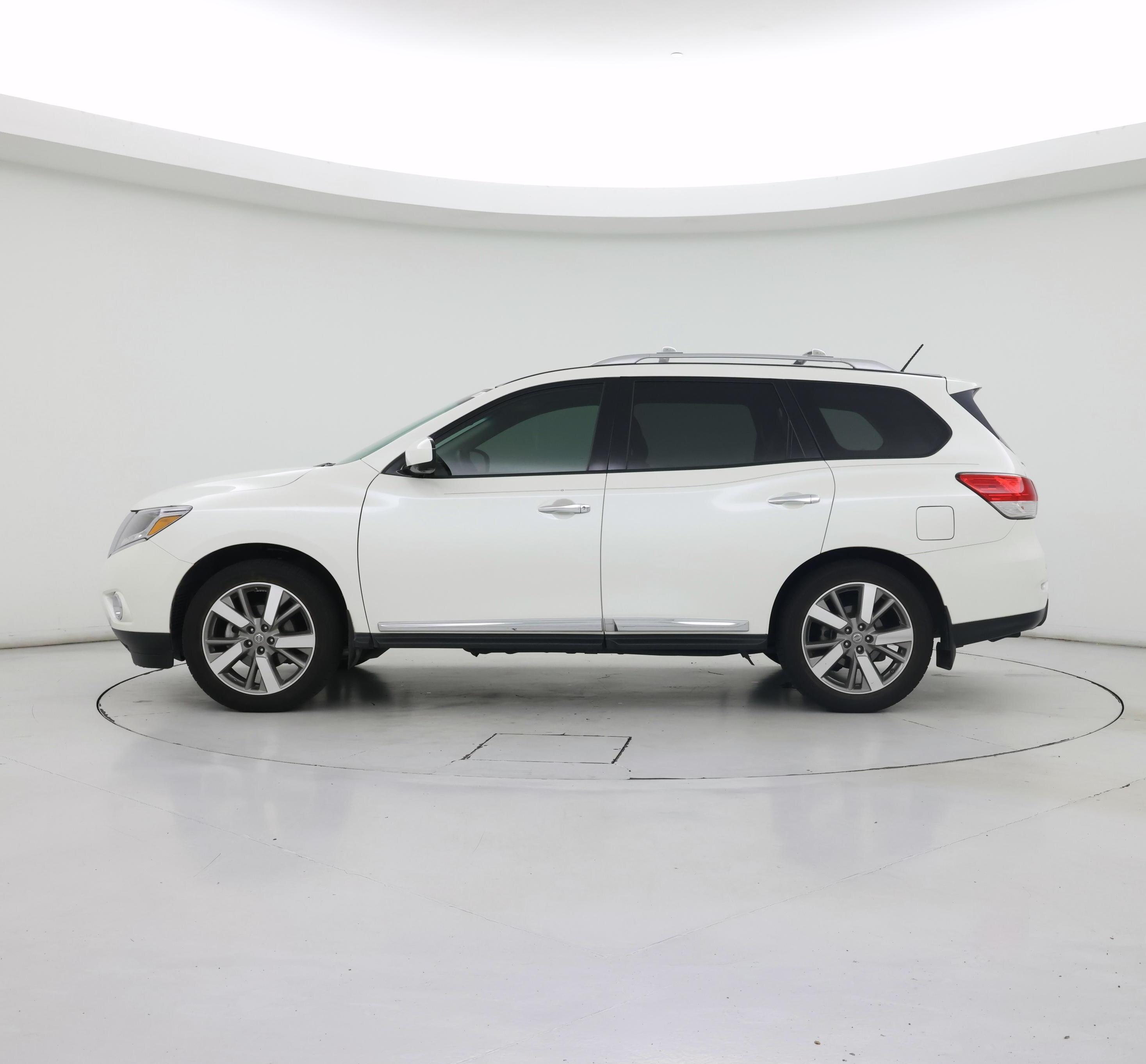 Thumbnail: 2016 Nissan Pathfinder - 3