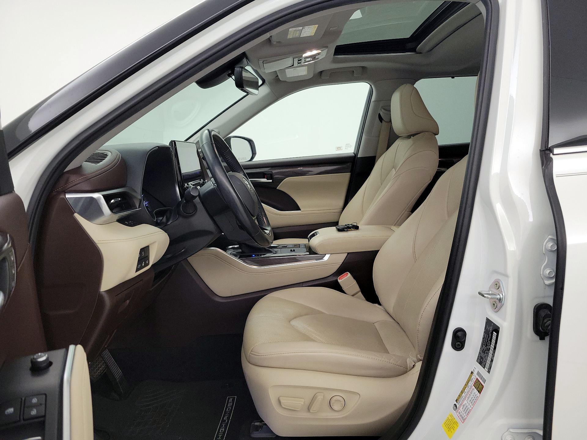 Thumbnail: 2020 Toyota Highlander - 11