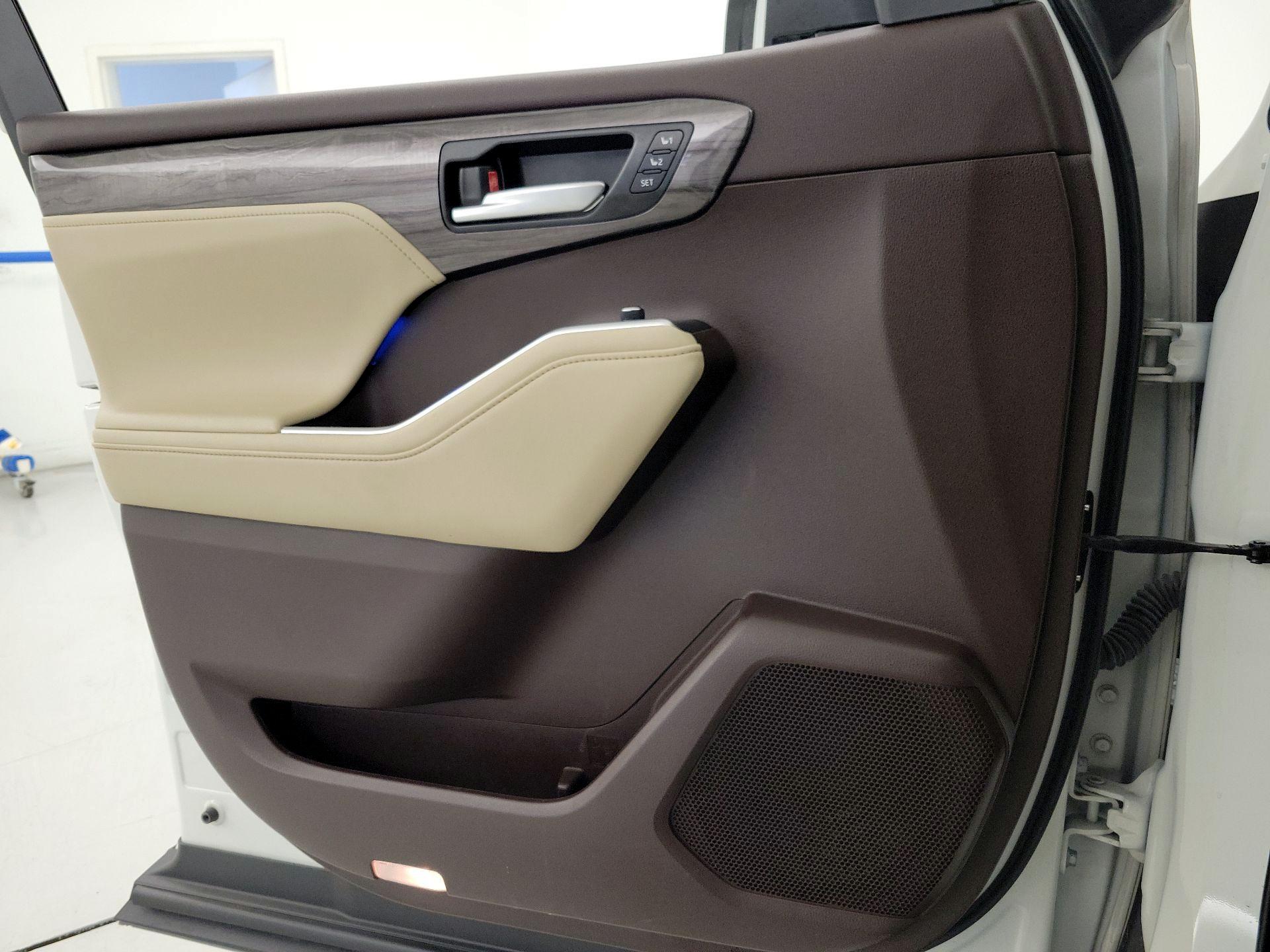 Thumbnail: 2020 Toyota Highlander - 12