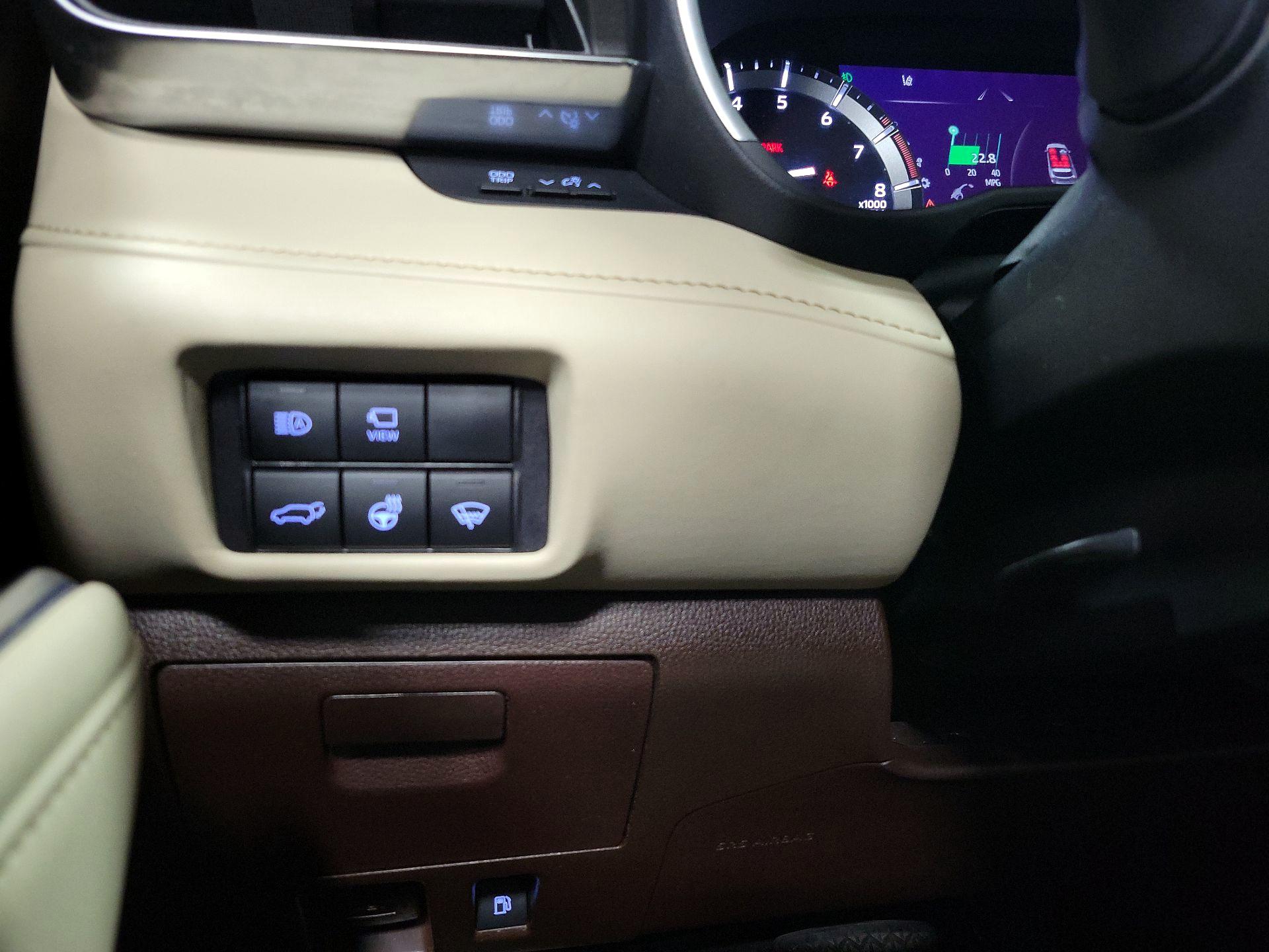 Thumbnail: 2020 Toyota Highlander - 13