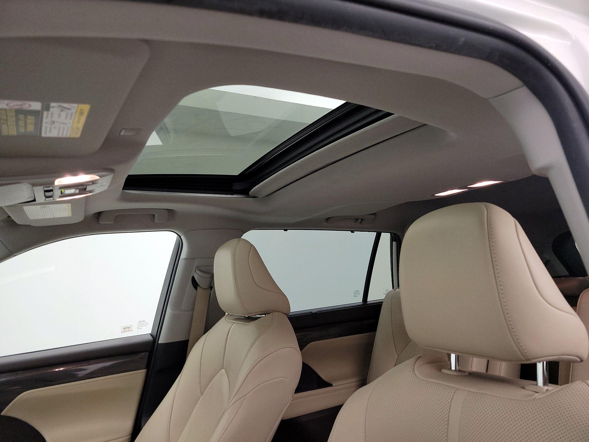 Thumbnail: 2020 Toyota Highlander - 18