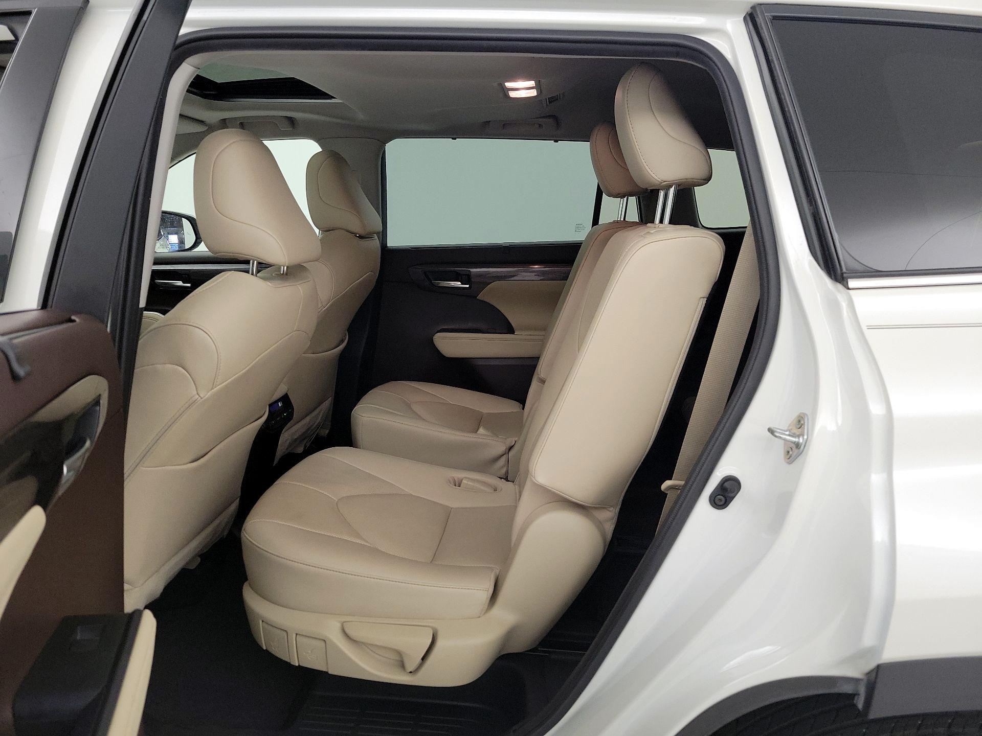 Thumbnail: 2020 Toyota Highlander - 19