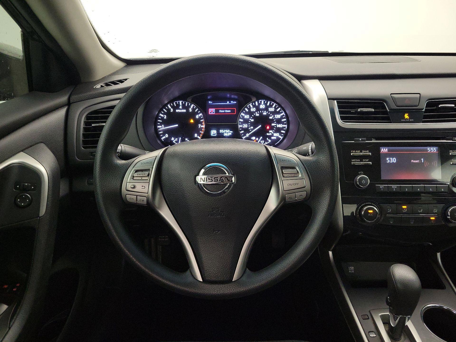 Thumbnail: 2015 Nissan Altima - 10