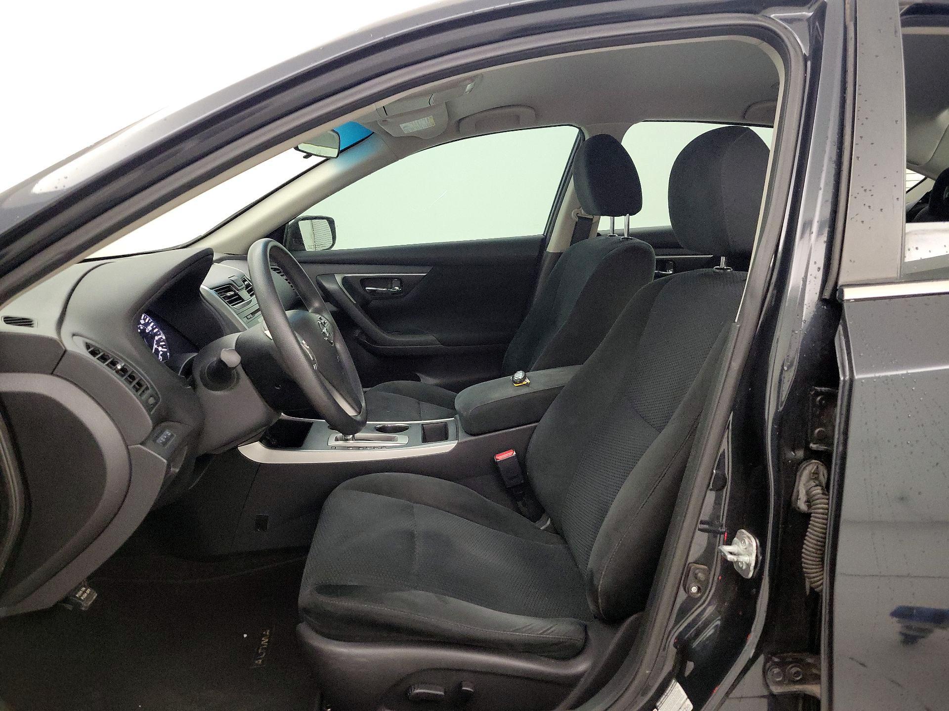 Thumbnail: 2015 Nissan Altima - 11