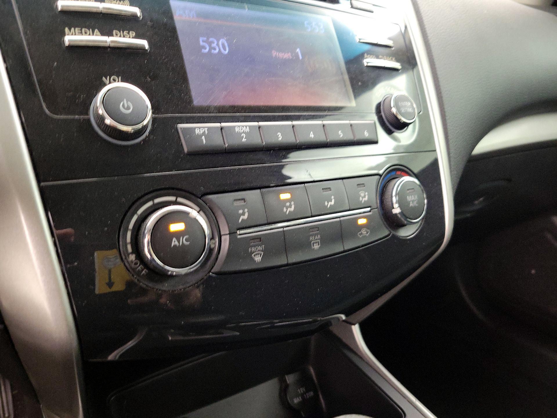 Thumbnail: 2015 Nissan Altima - 16