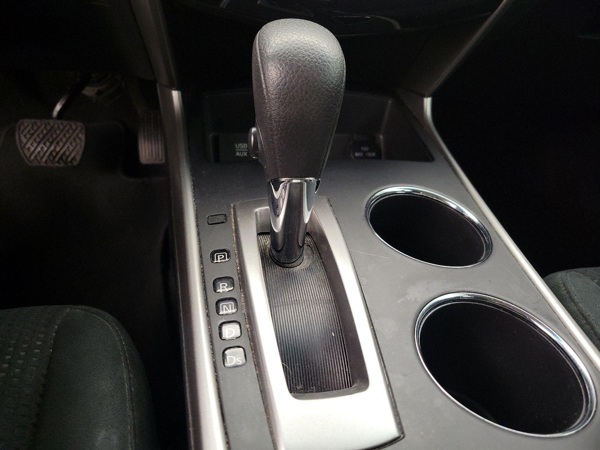 Thumbnail: 2015 Nissan Altima - 17