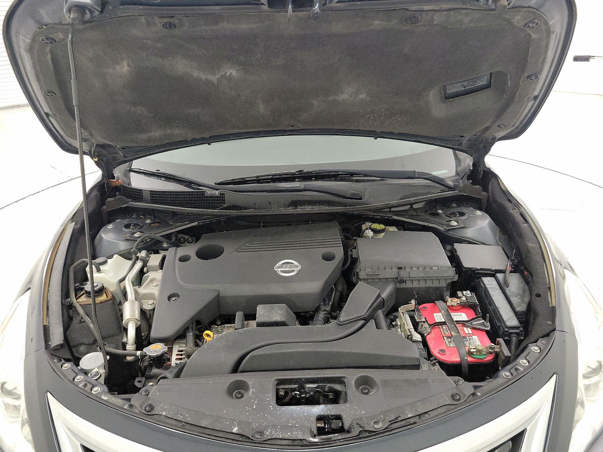 Thumbnail: 2015 Nissan Altima - 20