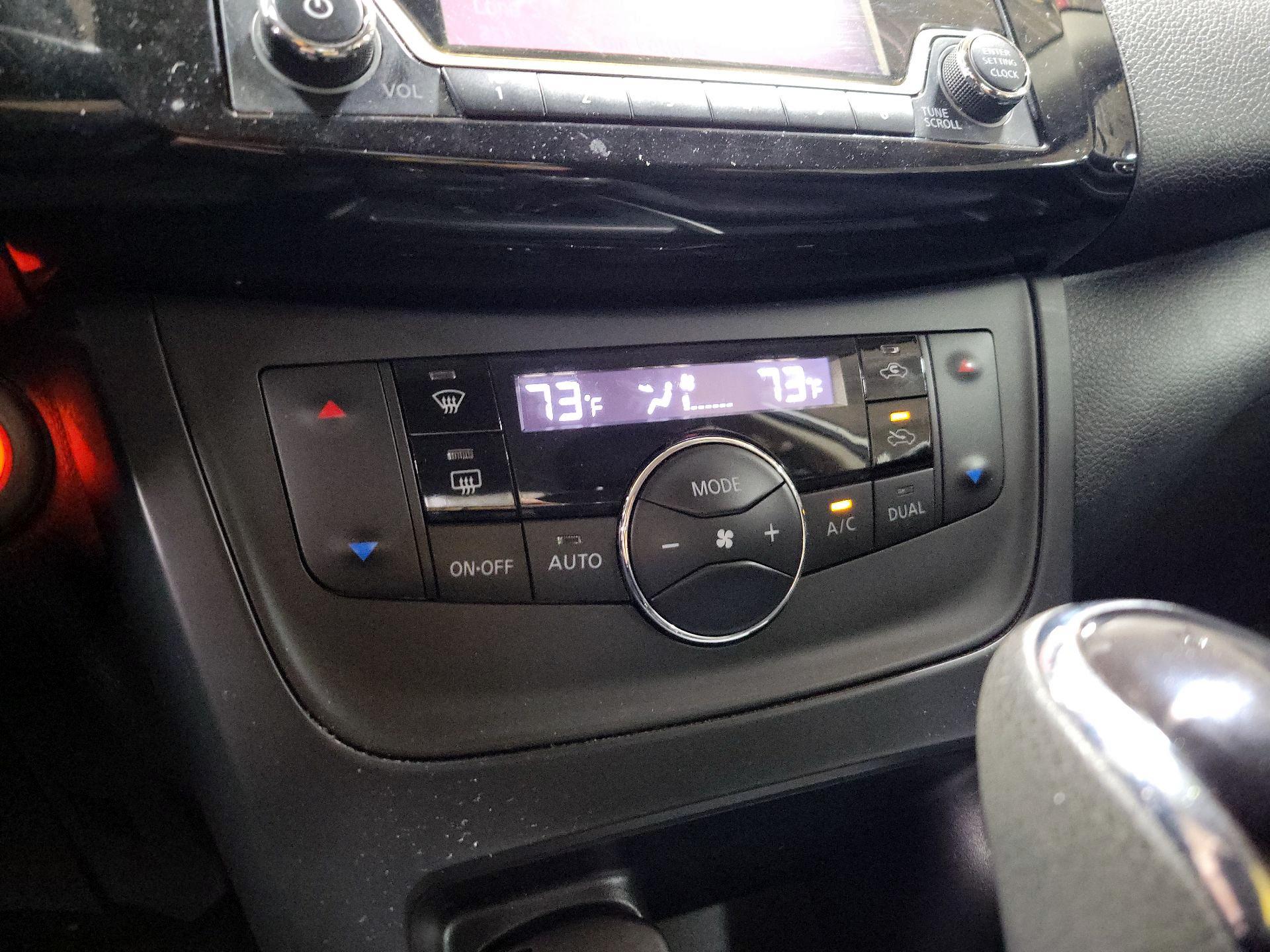 Thumbnail: 2018 Nissan Sentra - 16