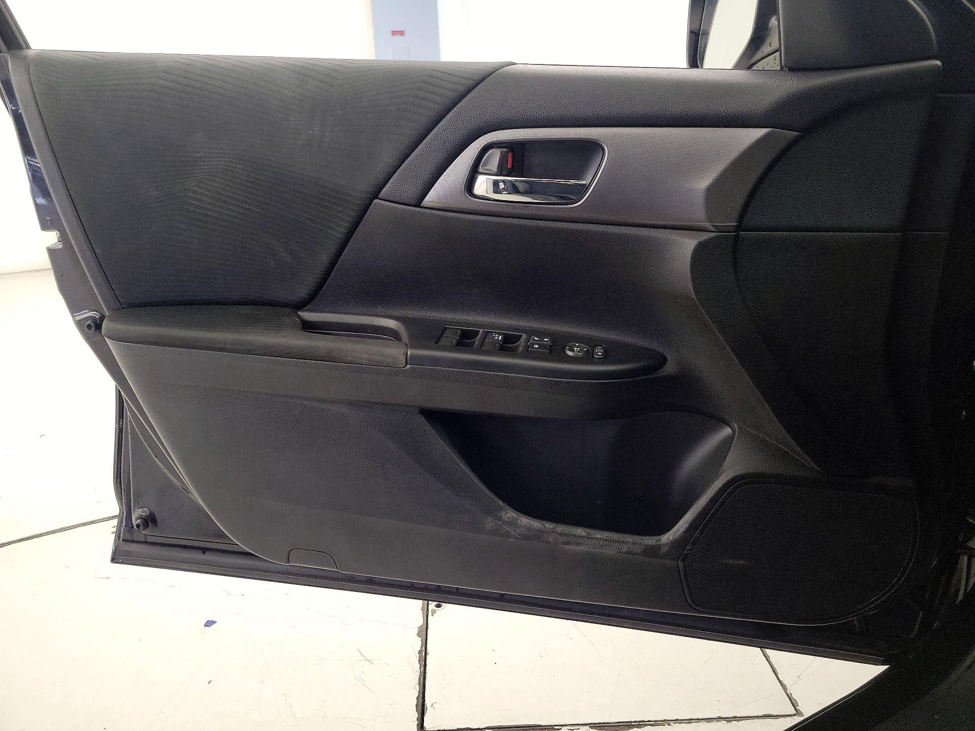 Thumbnail: 2015 Honda Accord - 12