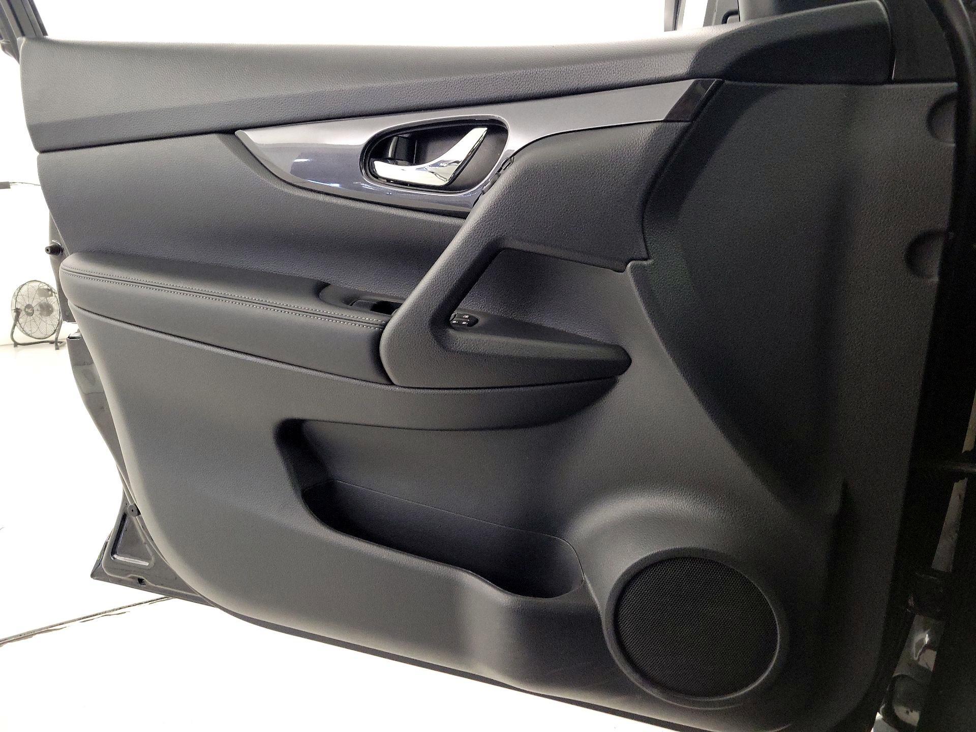 Thumbnail: 2020 Nissan Rogue - 12