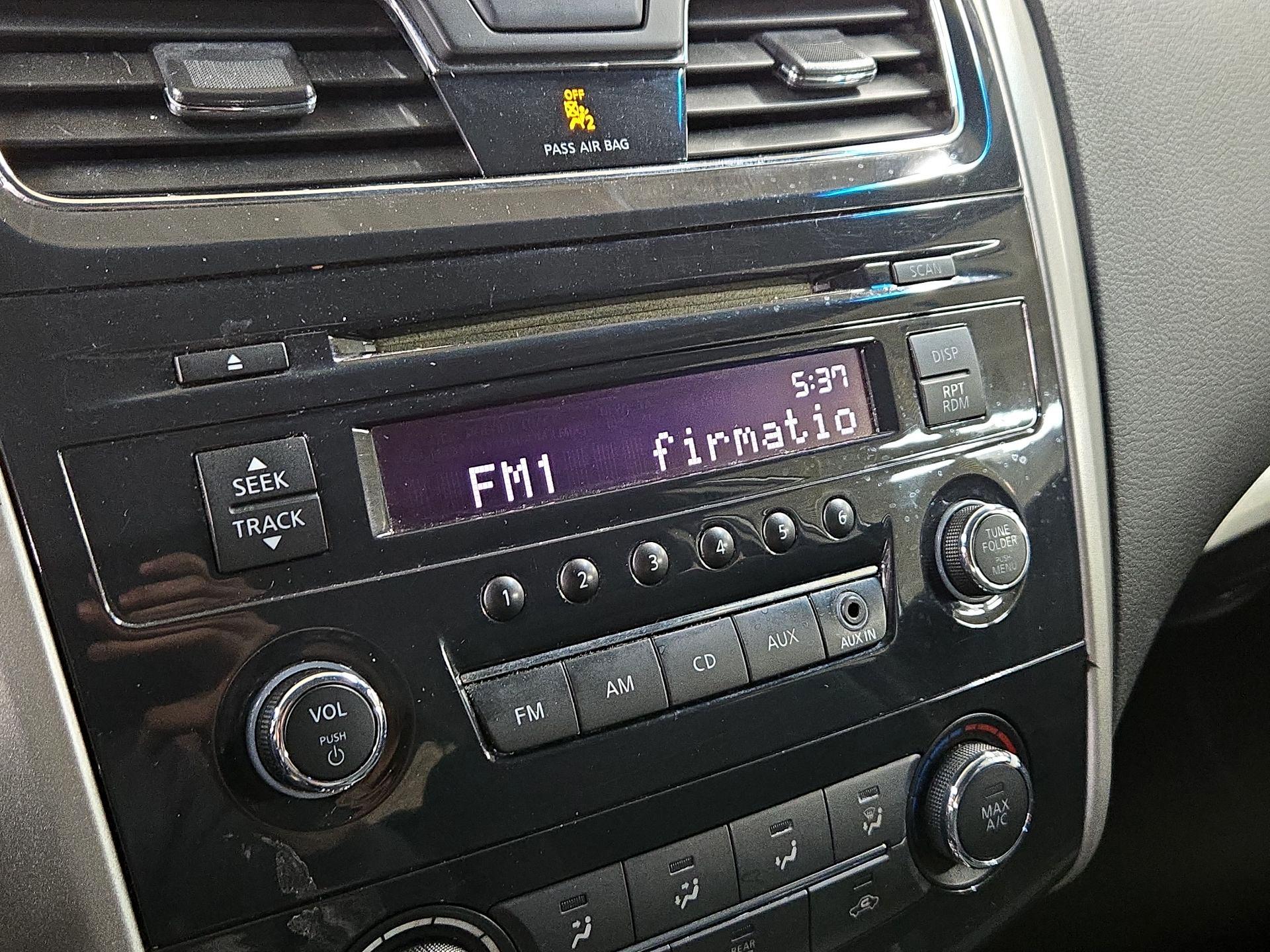 Thumbnail: 2015 Nissan Altima - 14