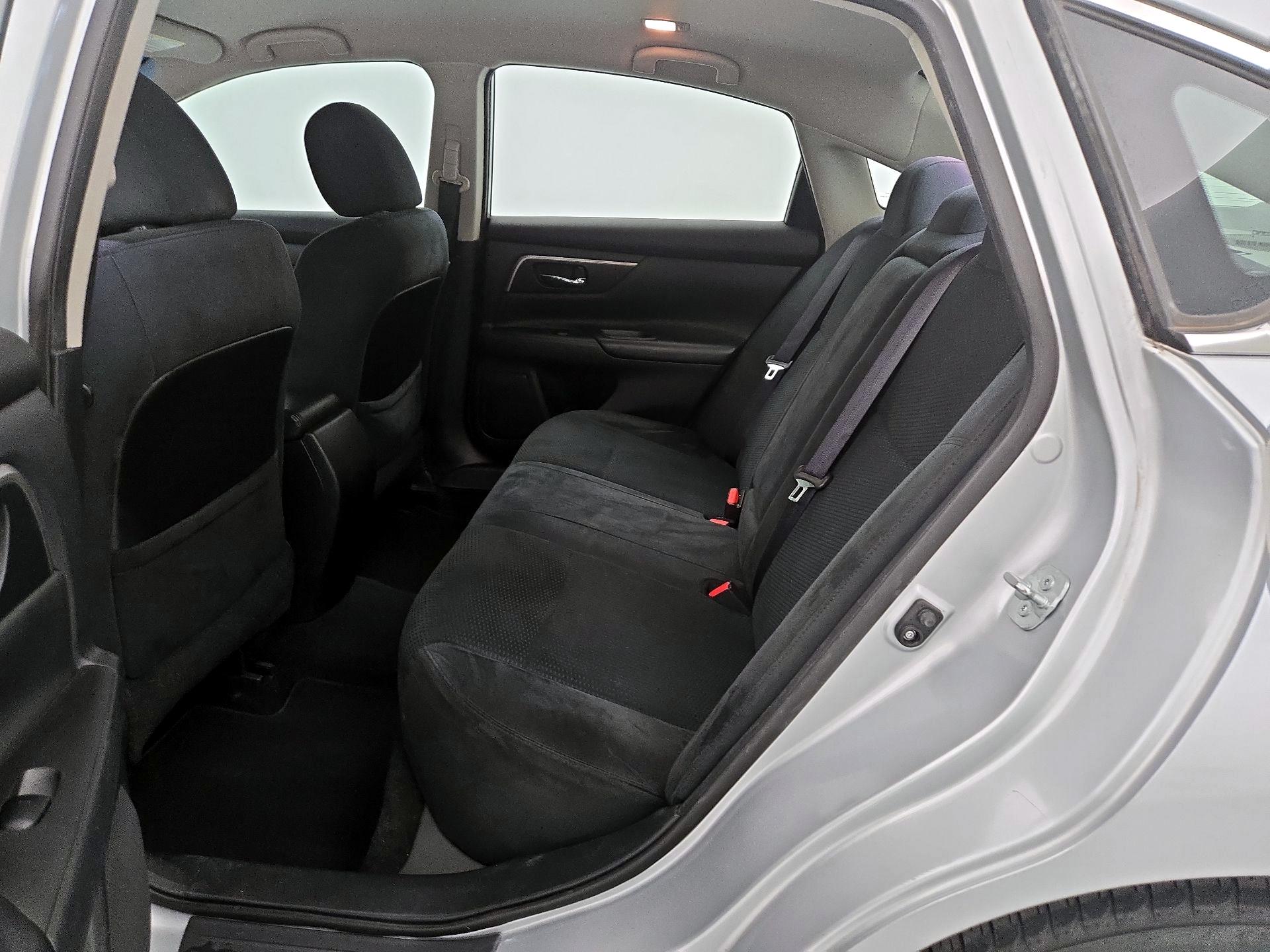 Thumbnail: 2015 Nissan Altima - 18