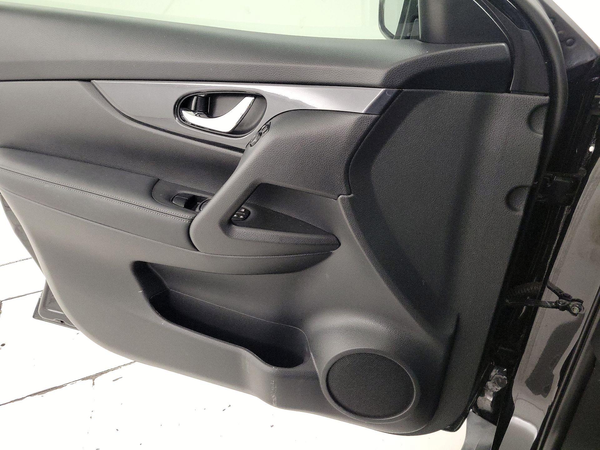 Thumbnail: 2020 Nissan Rogue - 12