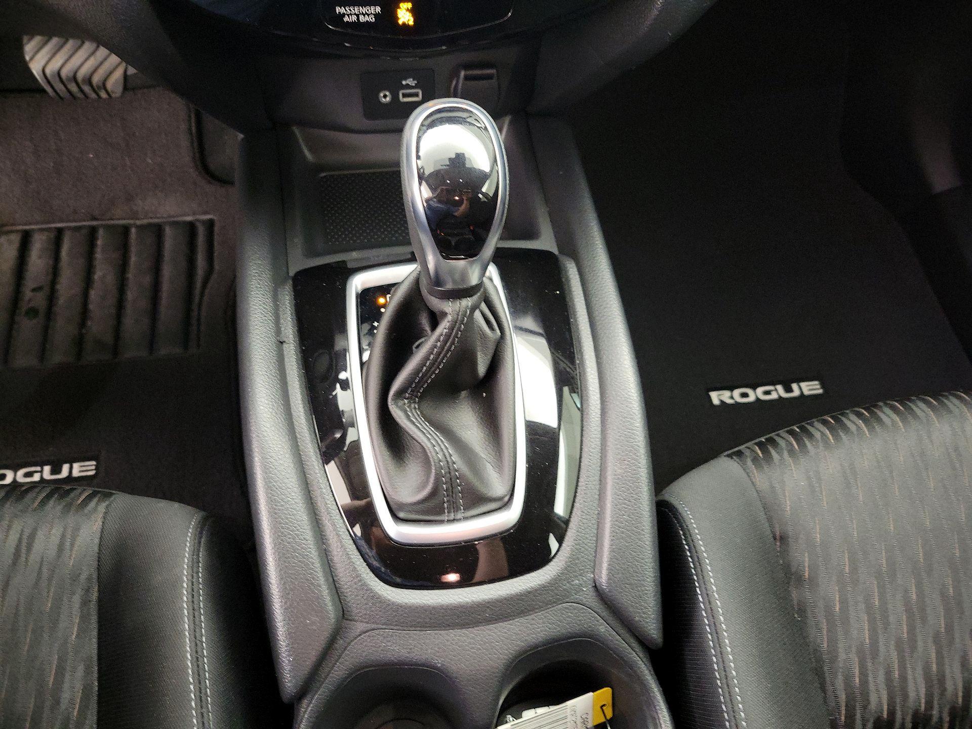 Thumbnail: 2020 Nissan Rogue - 17