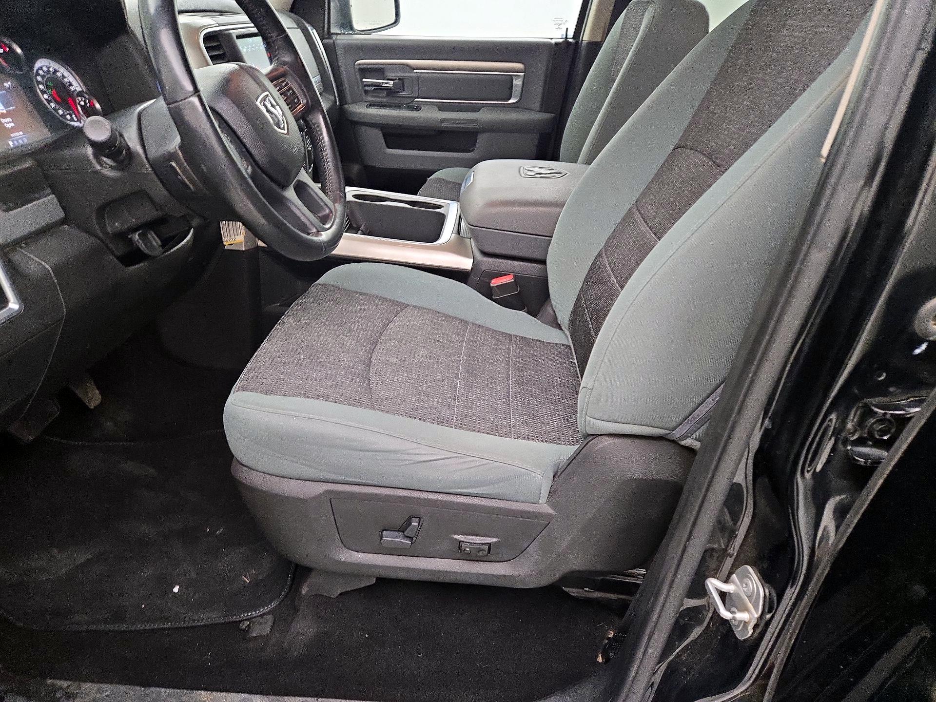 Thumbnail: 2019 RAM 1500 Classic - 11