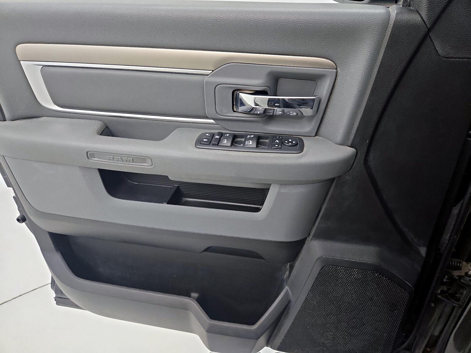 Thumbnail: 2019 RAM 1500 Classic - 12