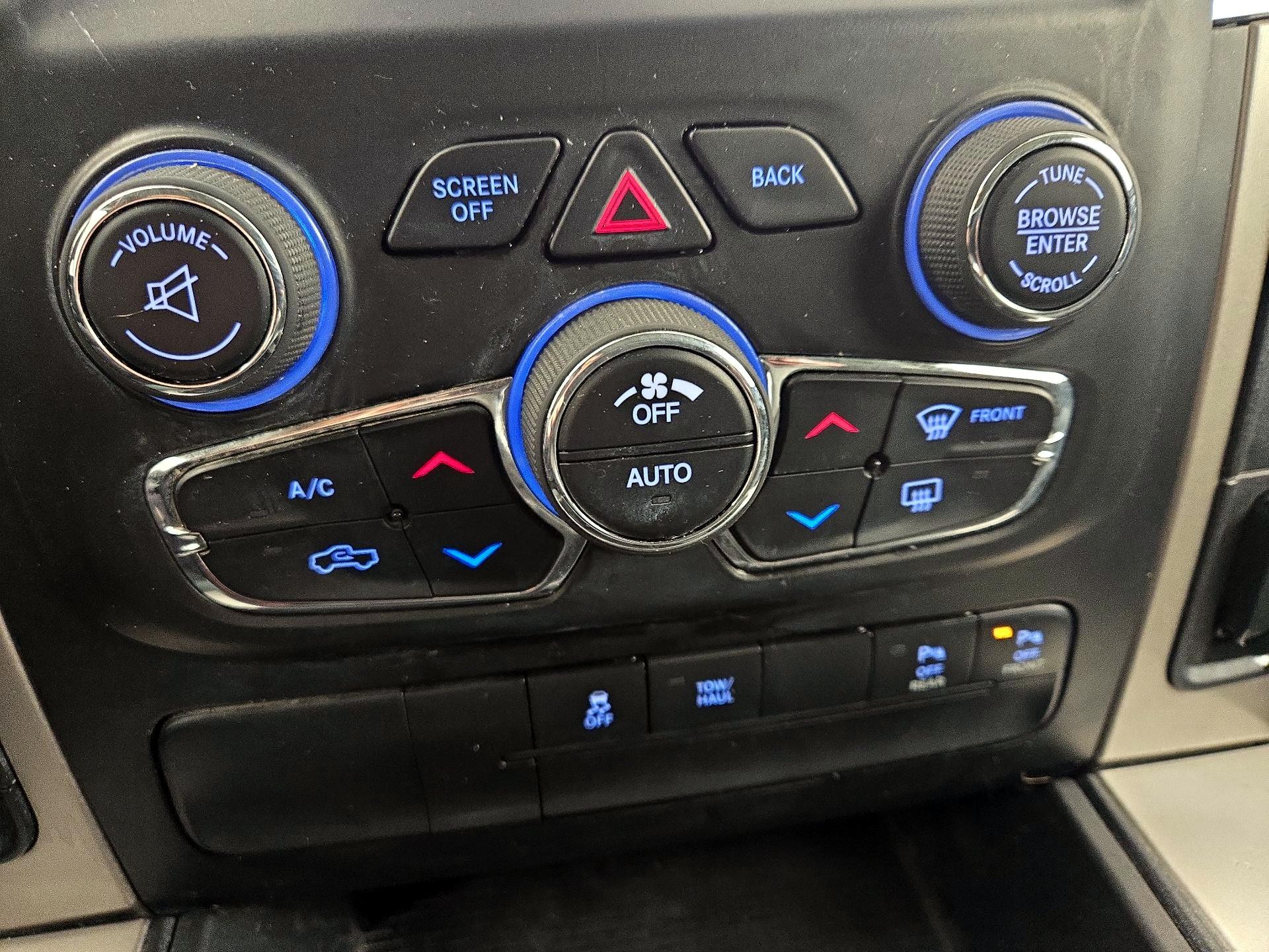 Thumbnail: 2019 RAM 1500 Classic - 16