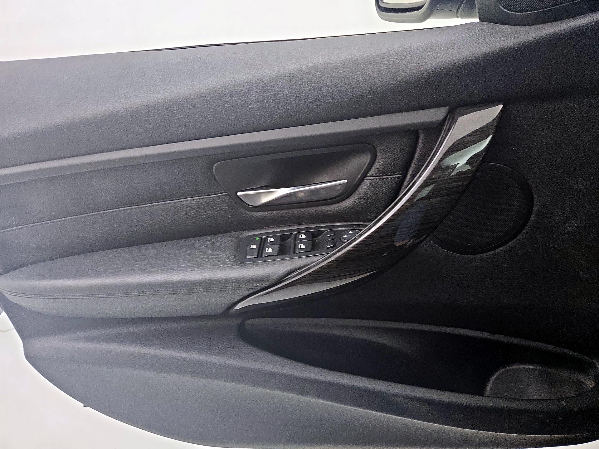 Thumbnail: 2015 BMW 3 Series - 12