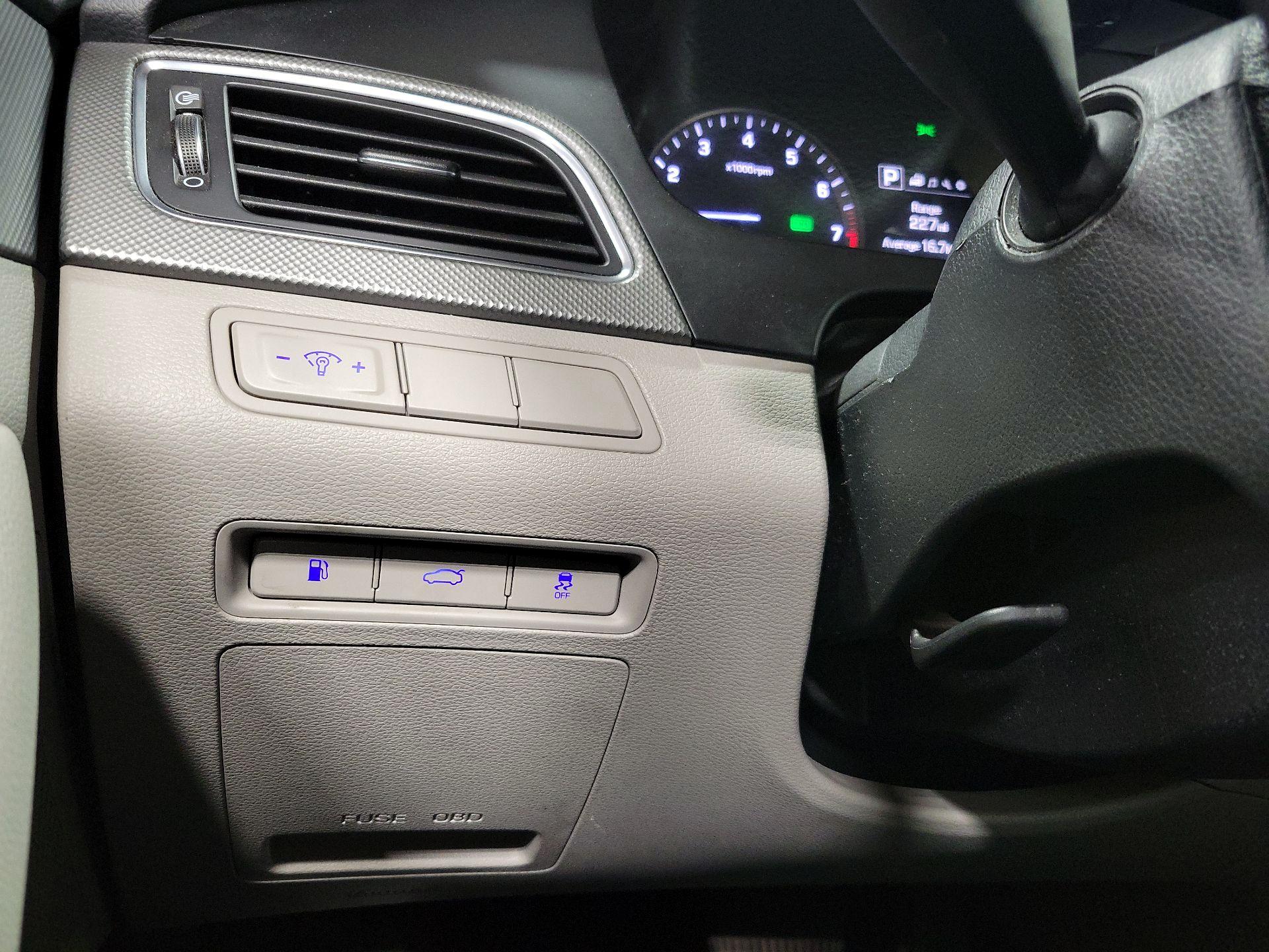 Thumbnail: 2016 Hyundai Sonata - 13