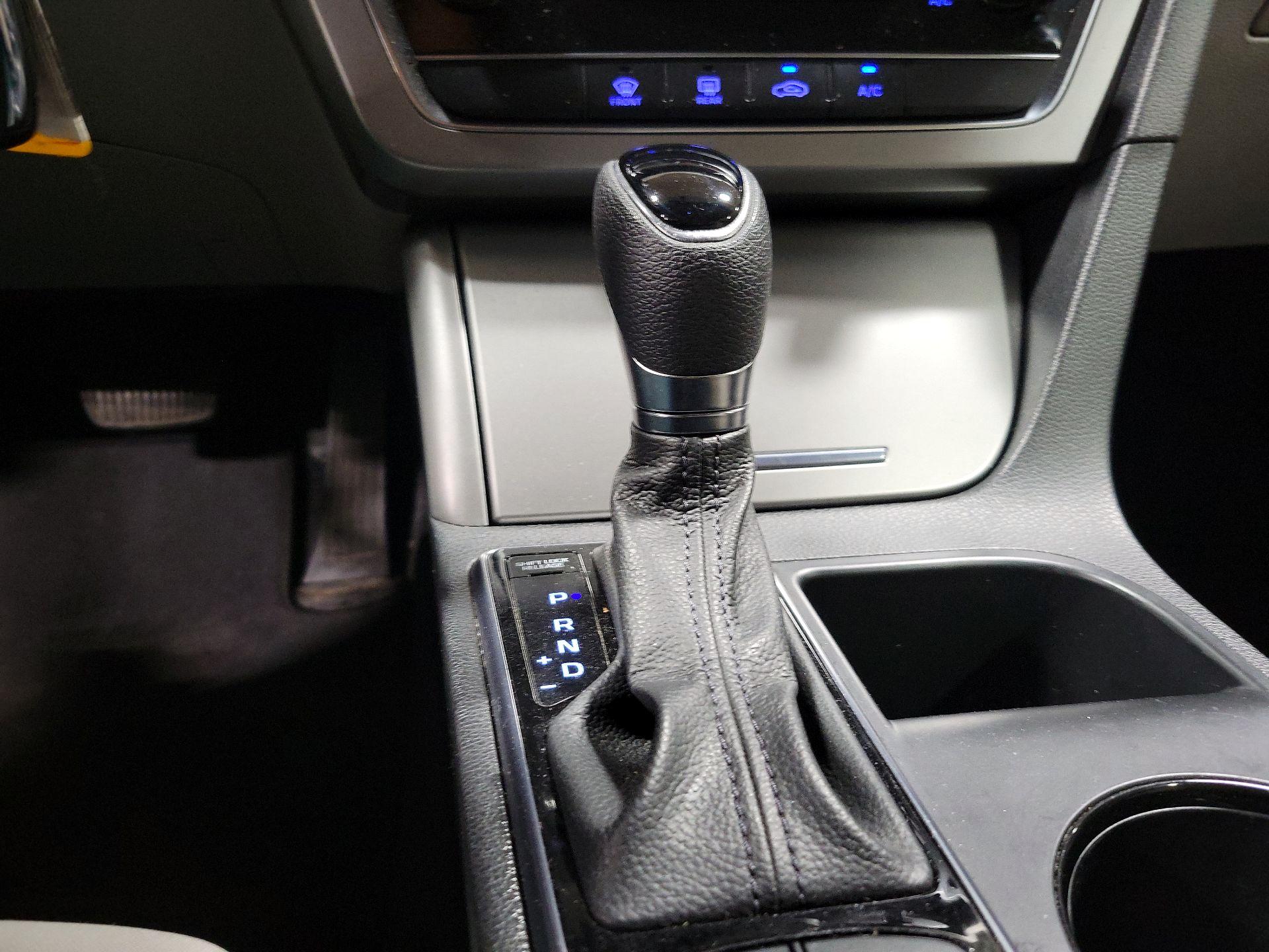 Thumbnail: 2016 Hyundai Sonata - 17