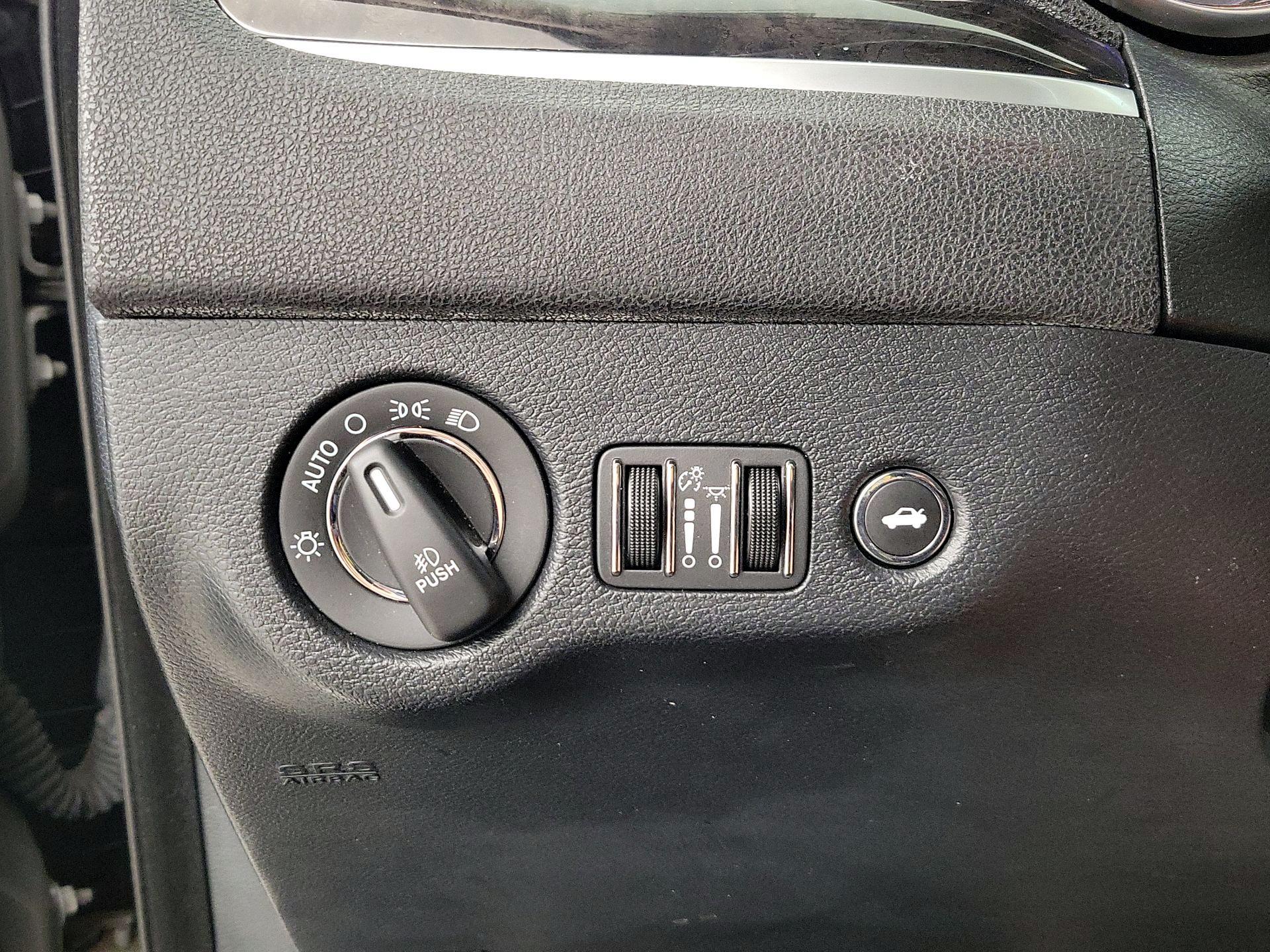 Thumbnail: 2018 Chrysler 300 - 13