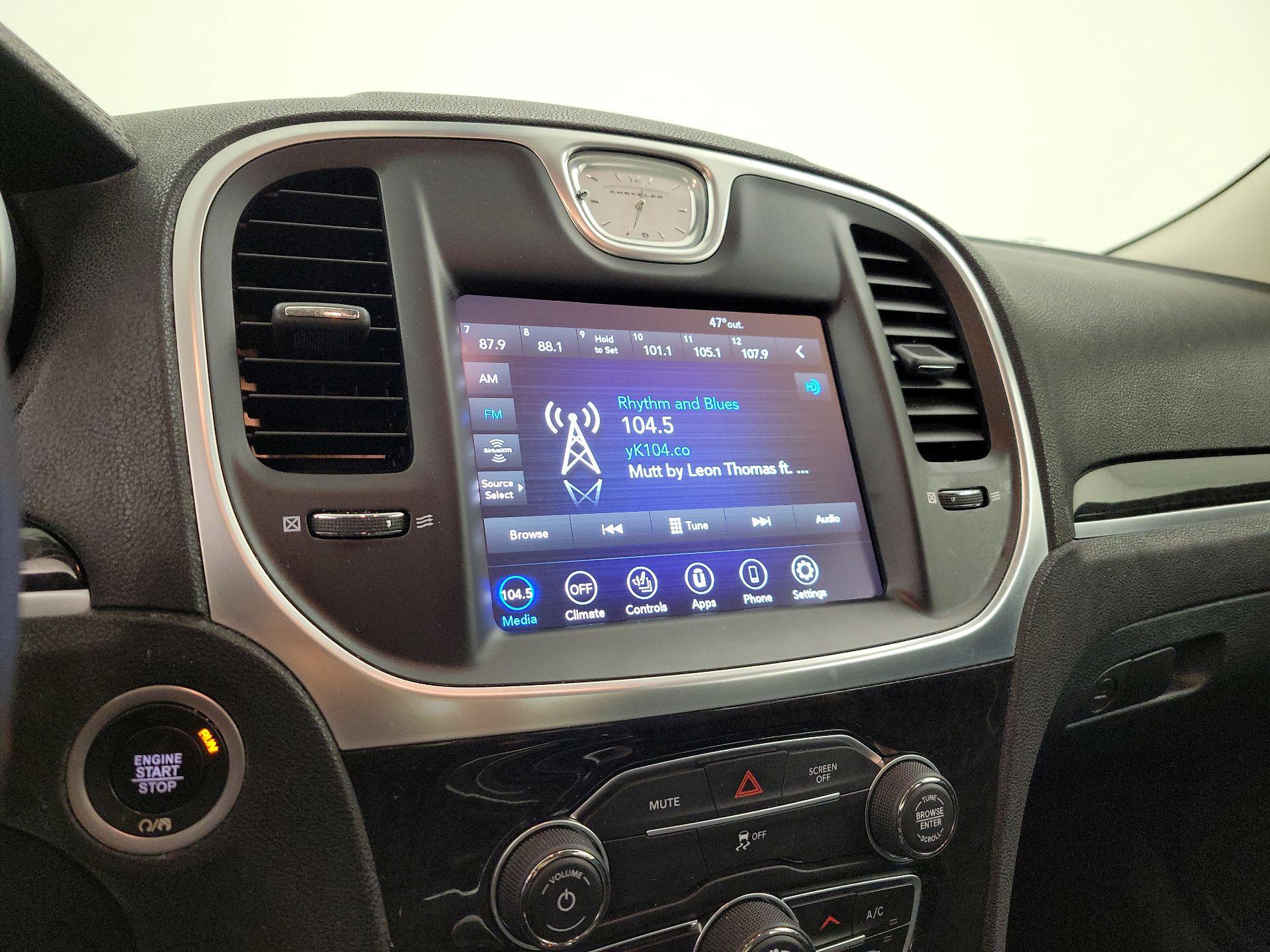 Thumbnail: 2018 Chrysler 300 - 15