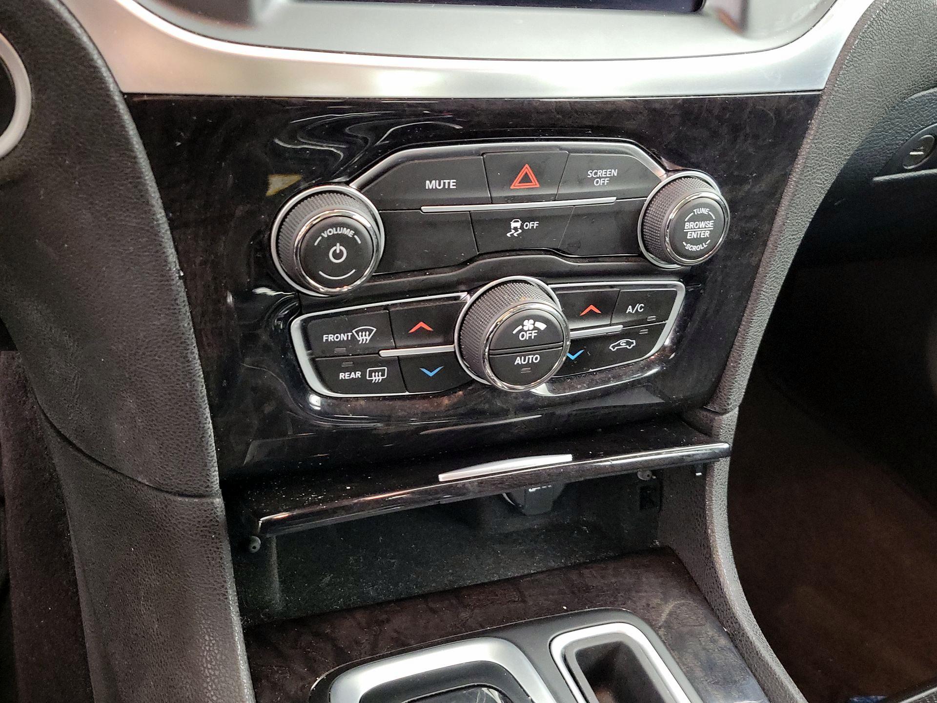 Thumbnail: 2018 Chrysler 300 - 16