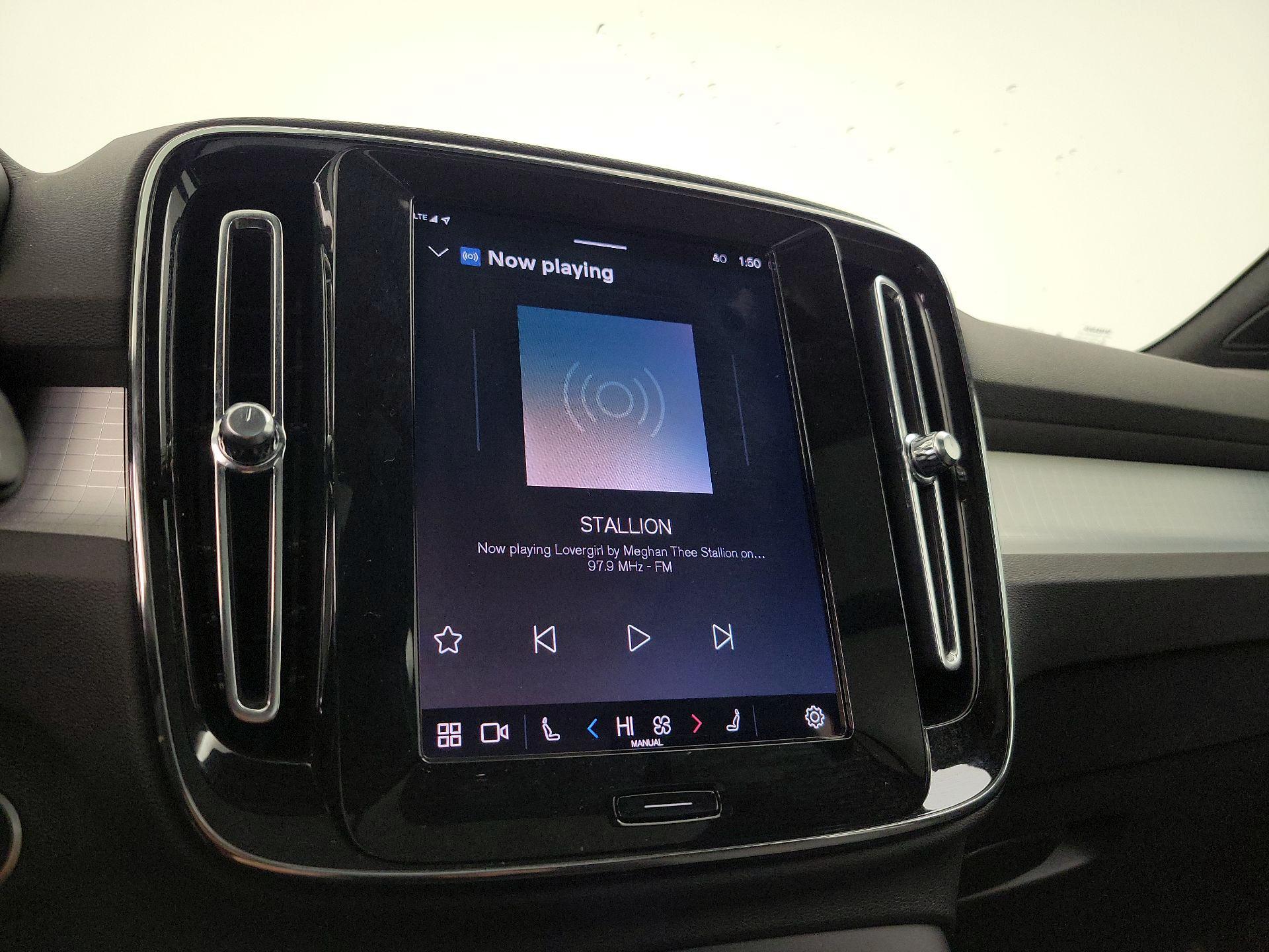 Thumbnail: 2025 Volvo XC40 - 16