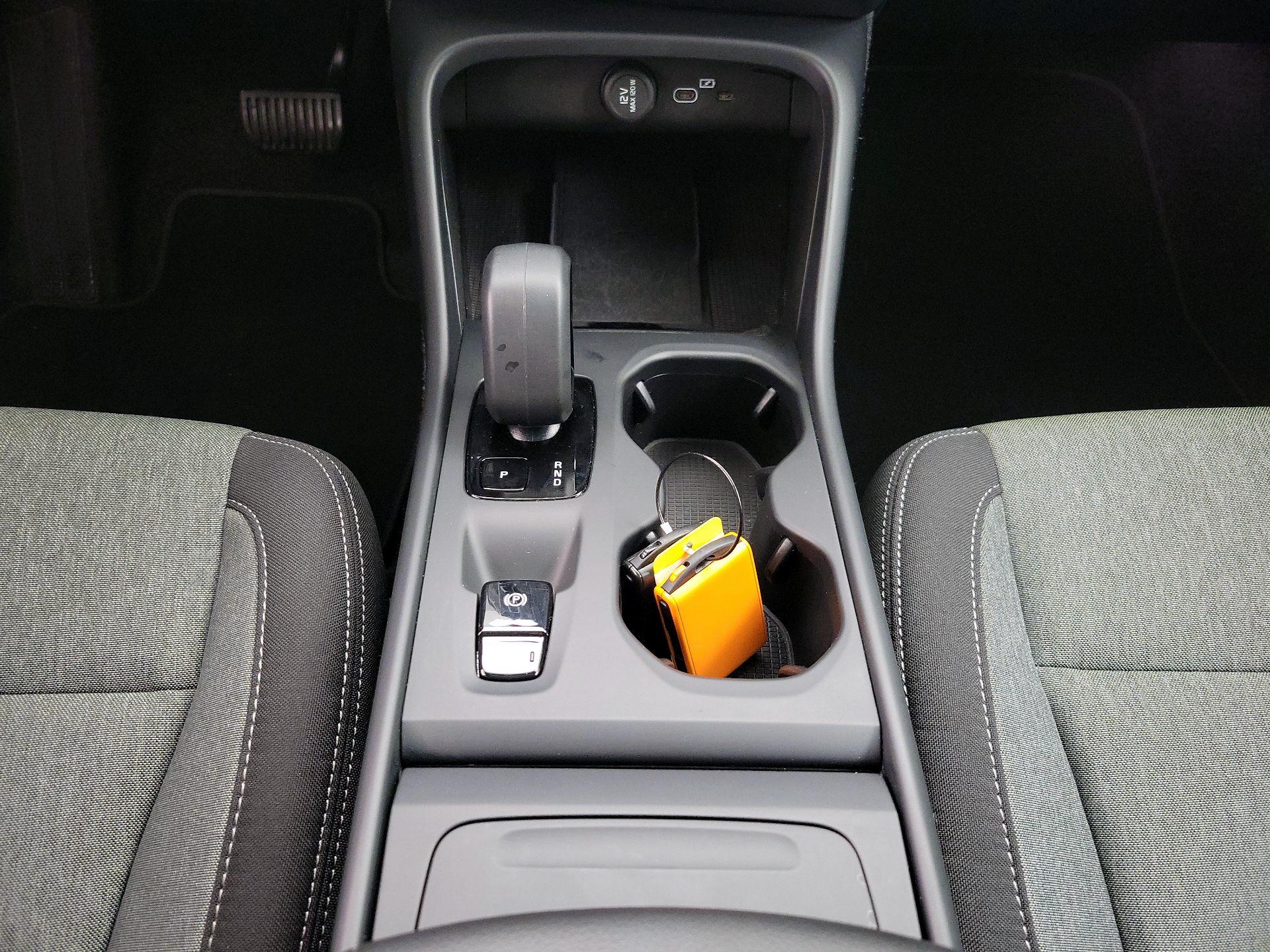 Thumbnail: 2025 Volvo XC40 - 18