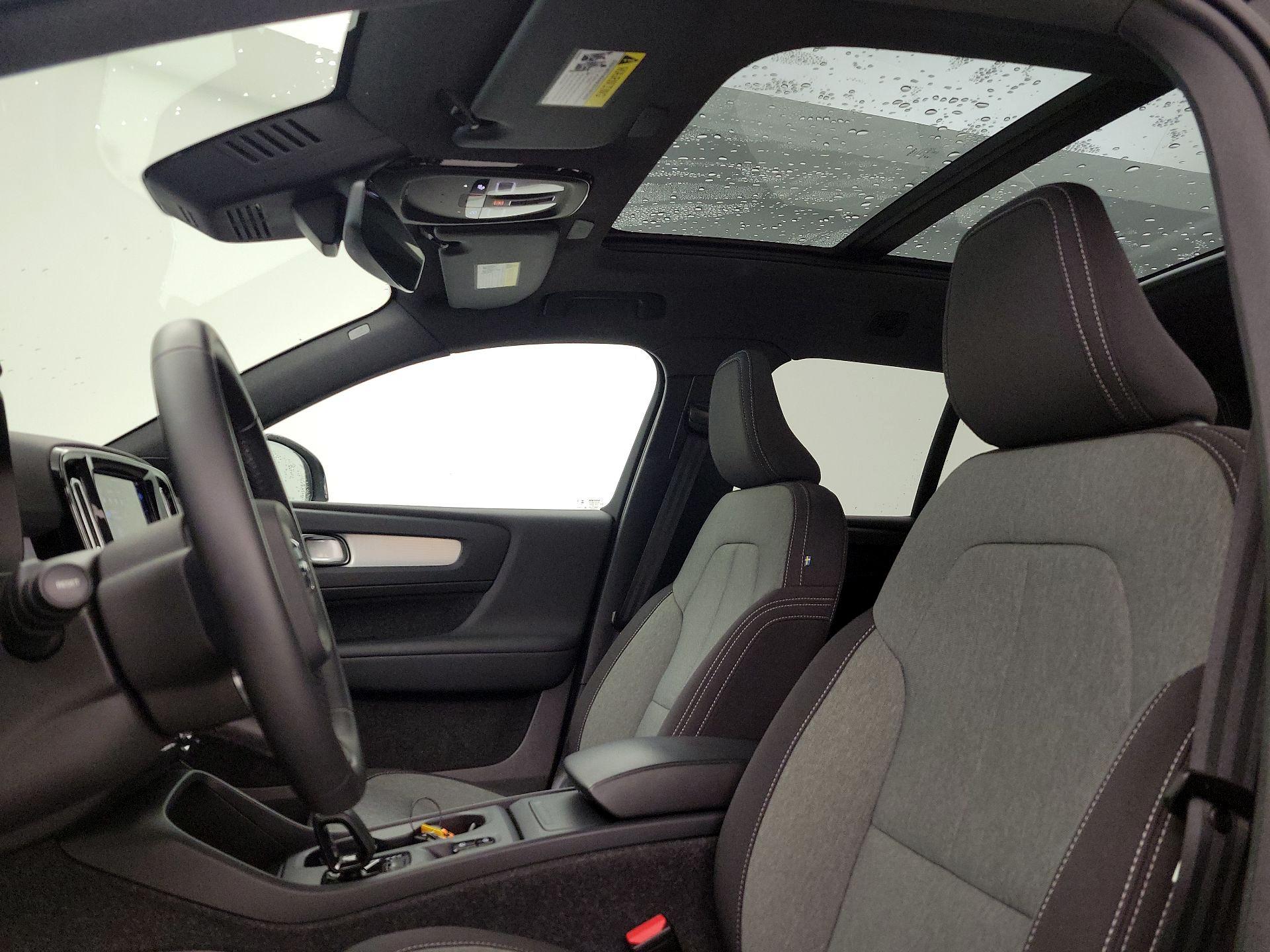 Thumbnail: 2025 Volvo XC40 - 19