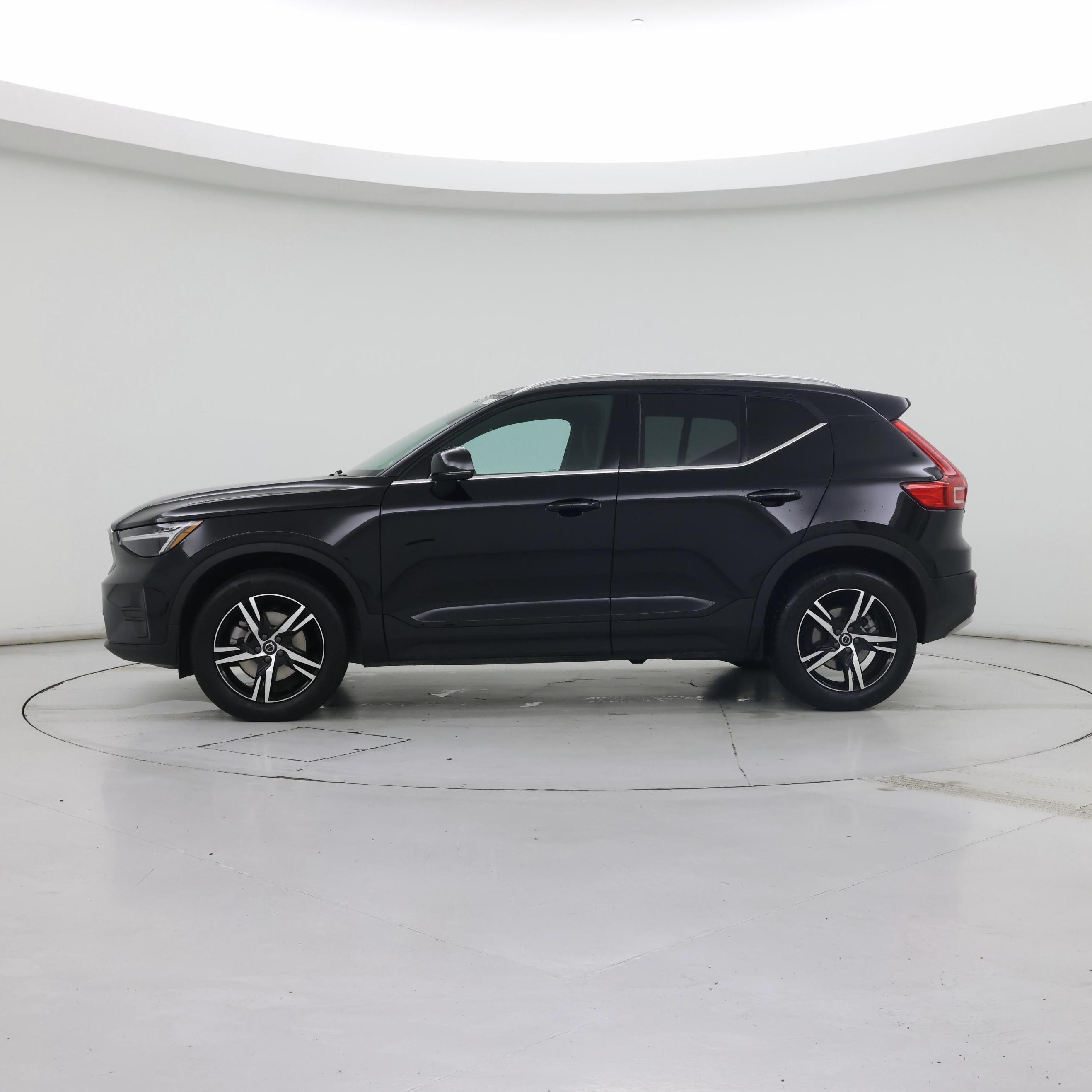Thumbnail: 2025 Volvo XC40 - 3