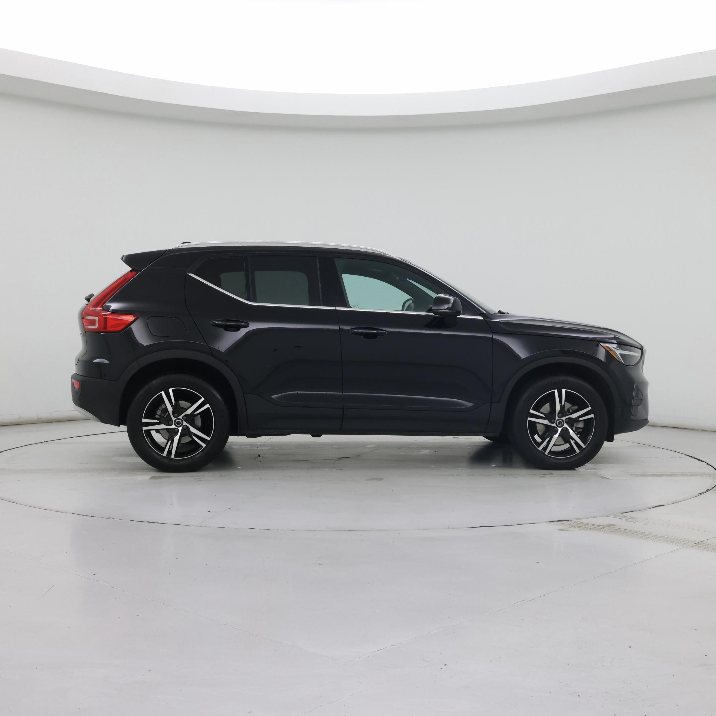 Thumbnail: 2025 Volvo XC40 - 7